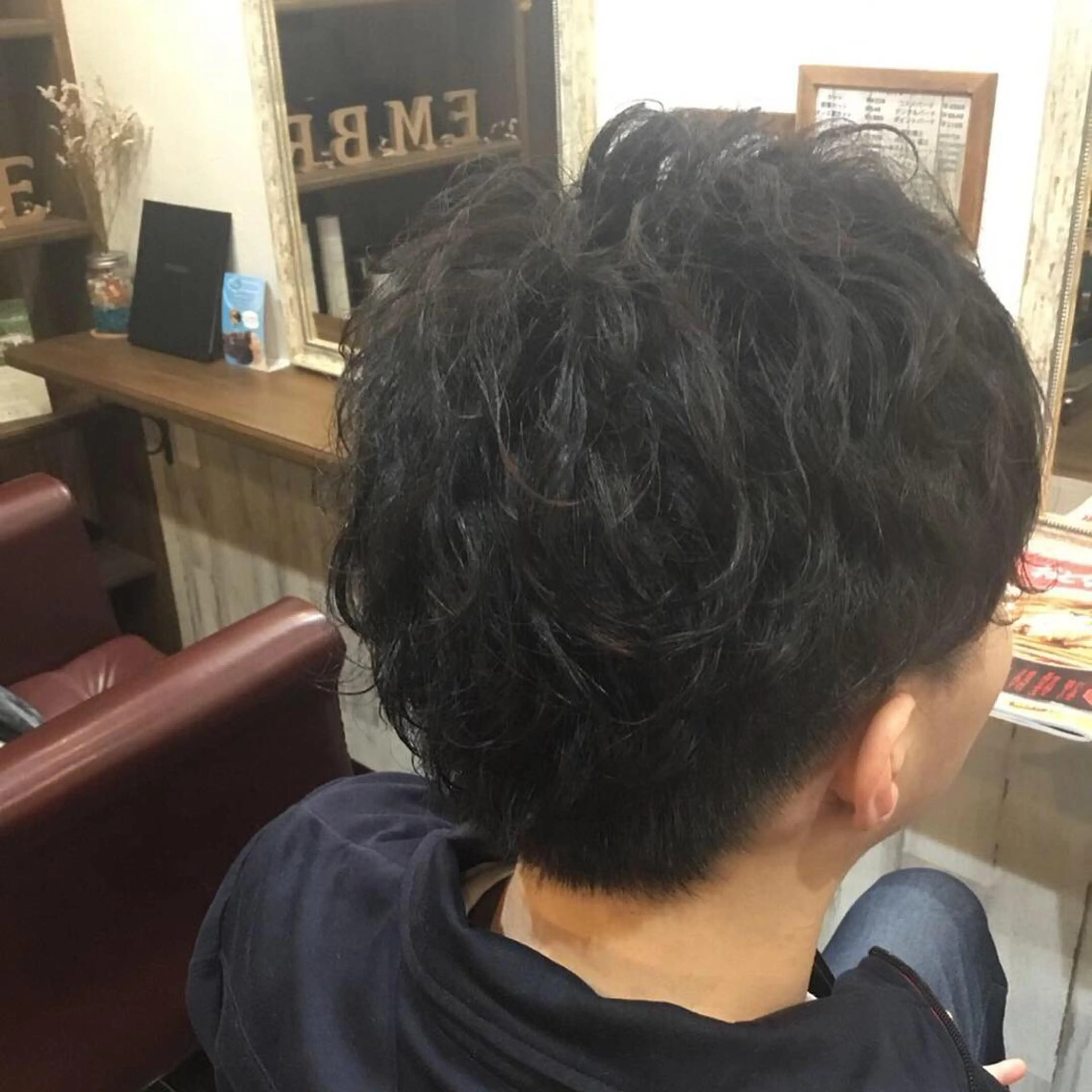 ショート パーマ メンズ 金崎 新吾のヘアスタイル