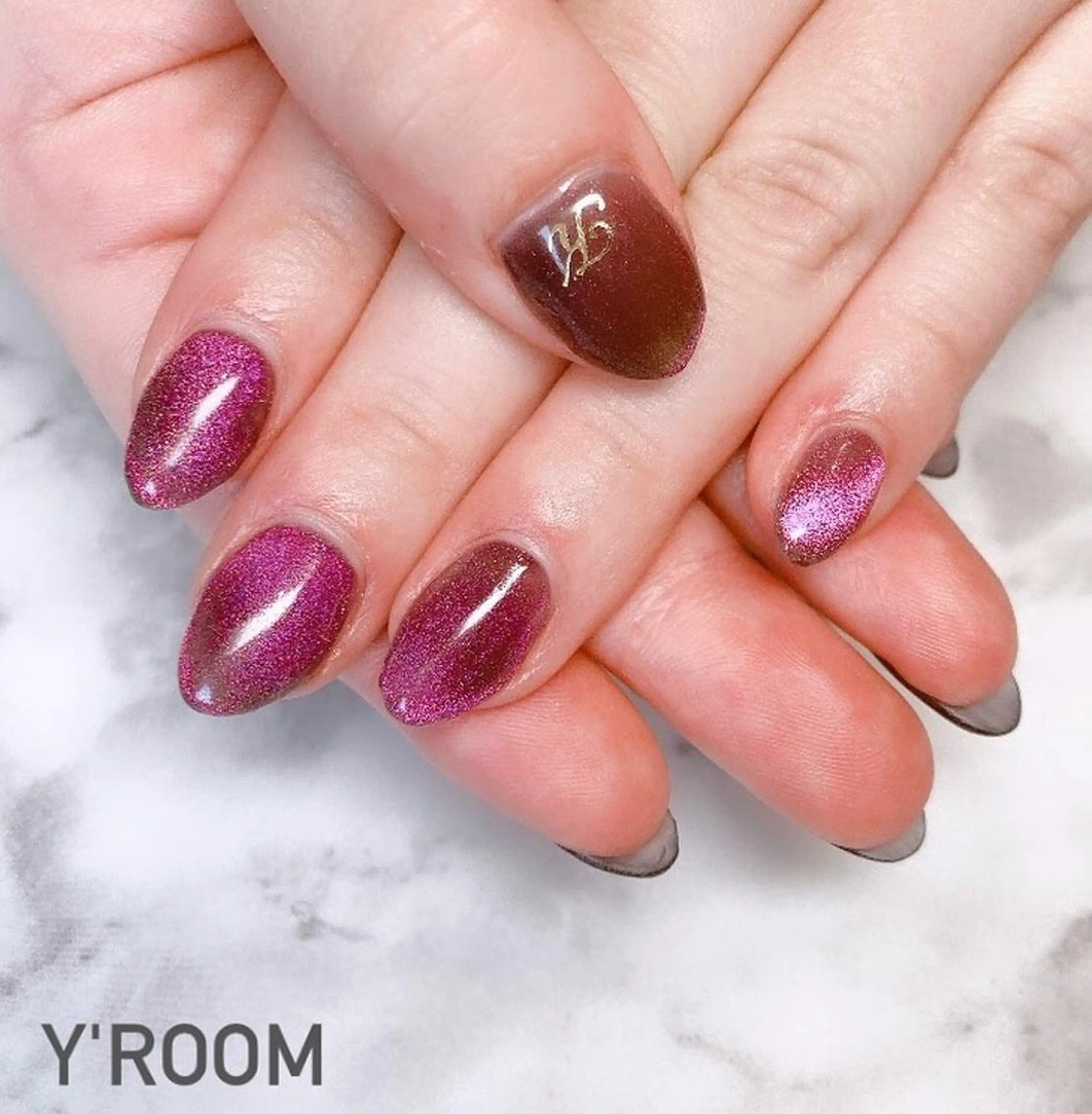 ネイル オーロラネイル フラッシュネイル フットネイル ジェルネイル 氷ネイル・うるうるネイル ハンドネイル YUKA （ネイリスト）のネイルデザイン