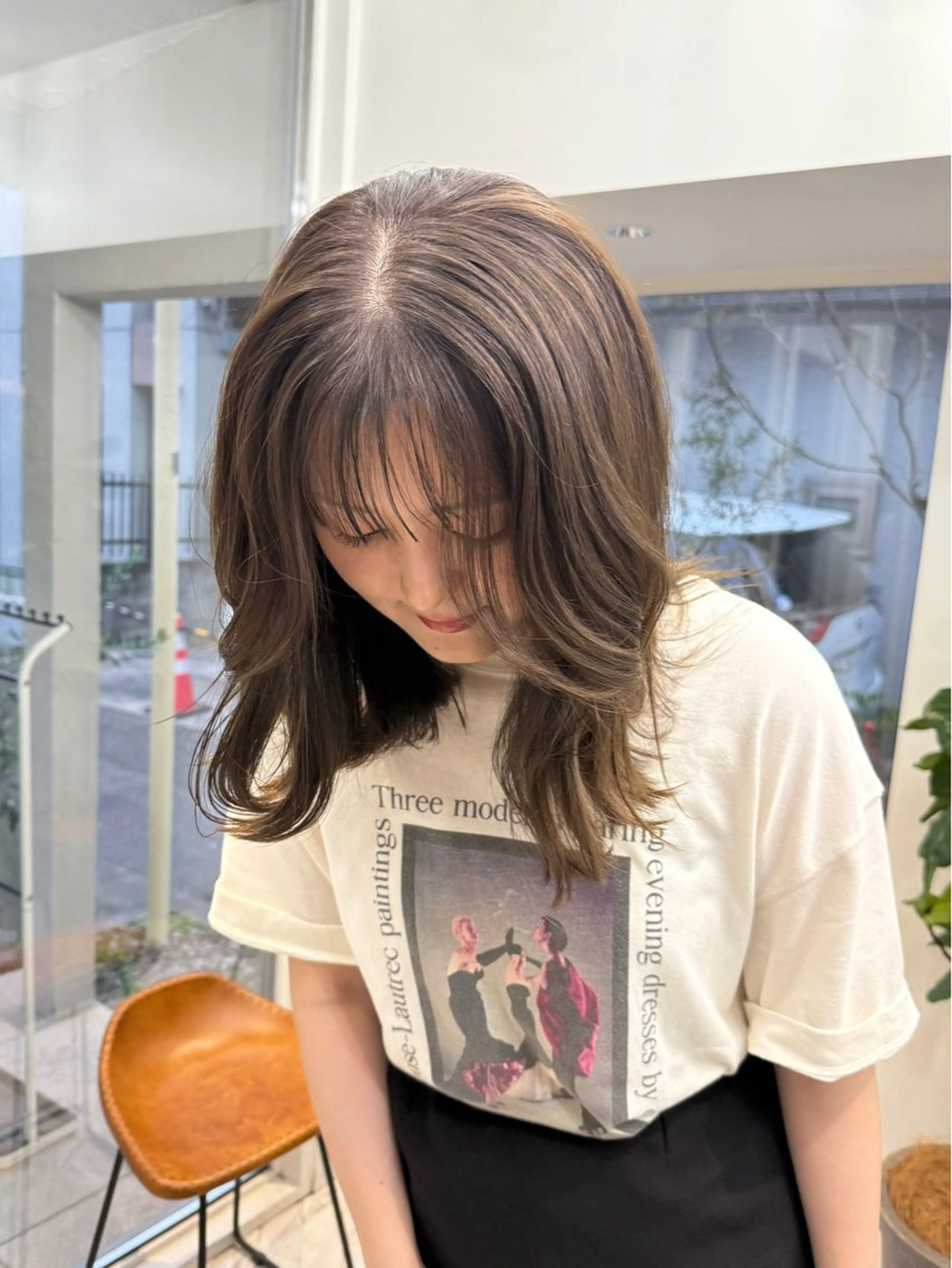 ミディアム カラー ミルクティー× グレージュMOMOのヘアスタイル