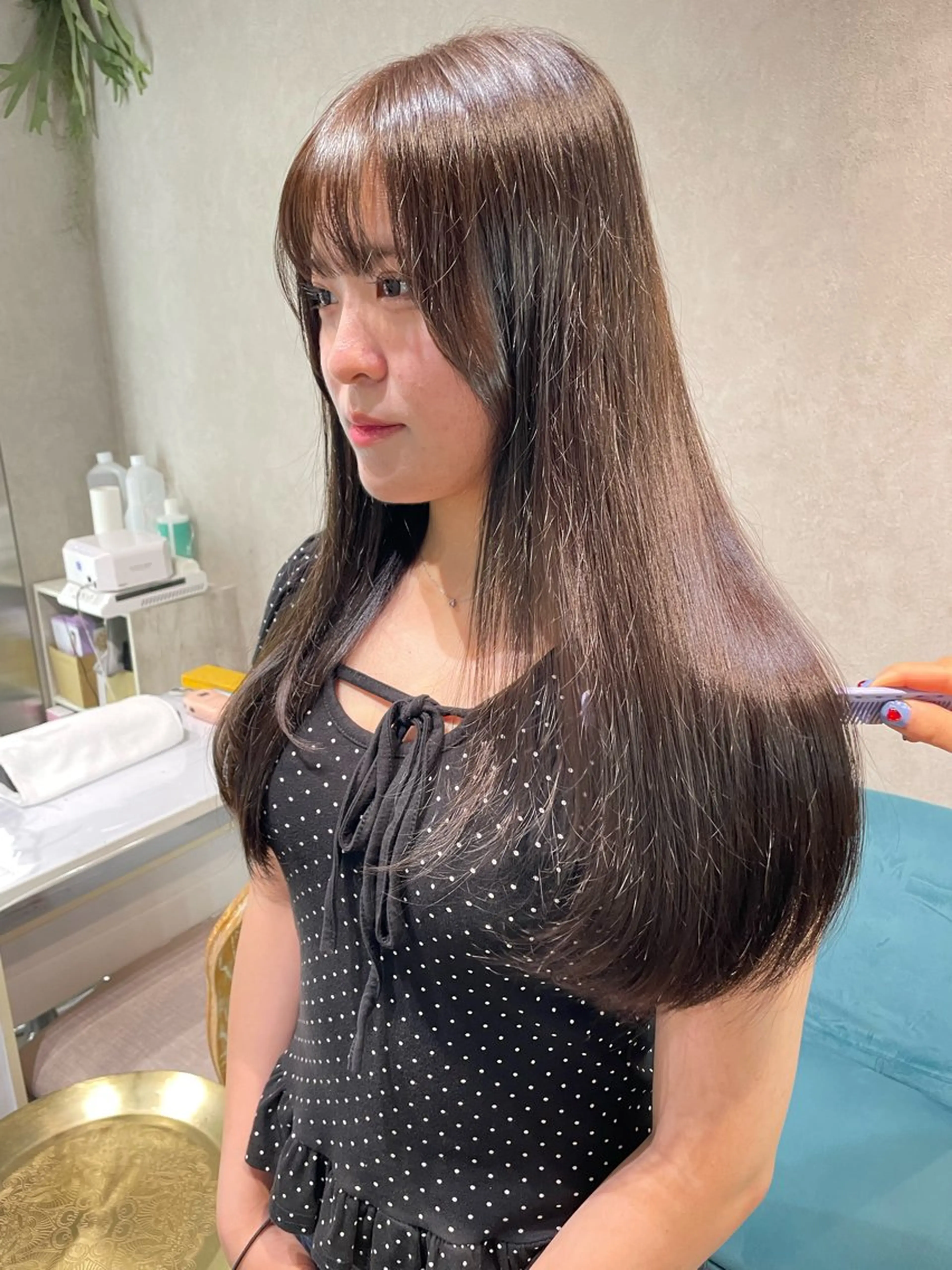 ロング カラー ベージュカラー ブリーチ ダブルカラー ブリーチなしカラー レイヤーカット ヘアカラー ナチュラル透明感🌱 小山美樹子のヘアスタイル