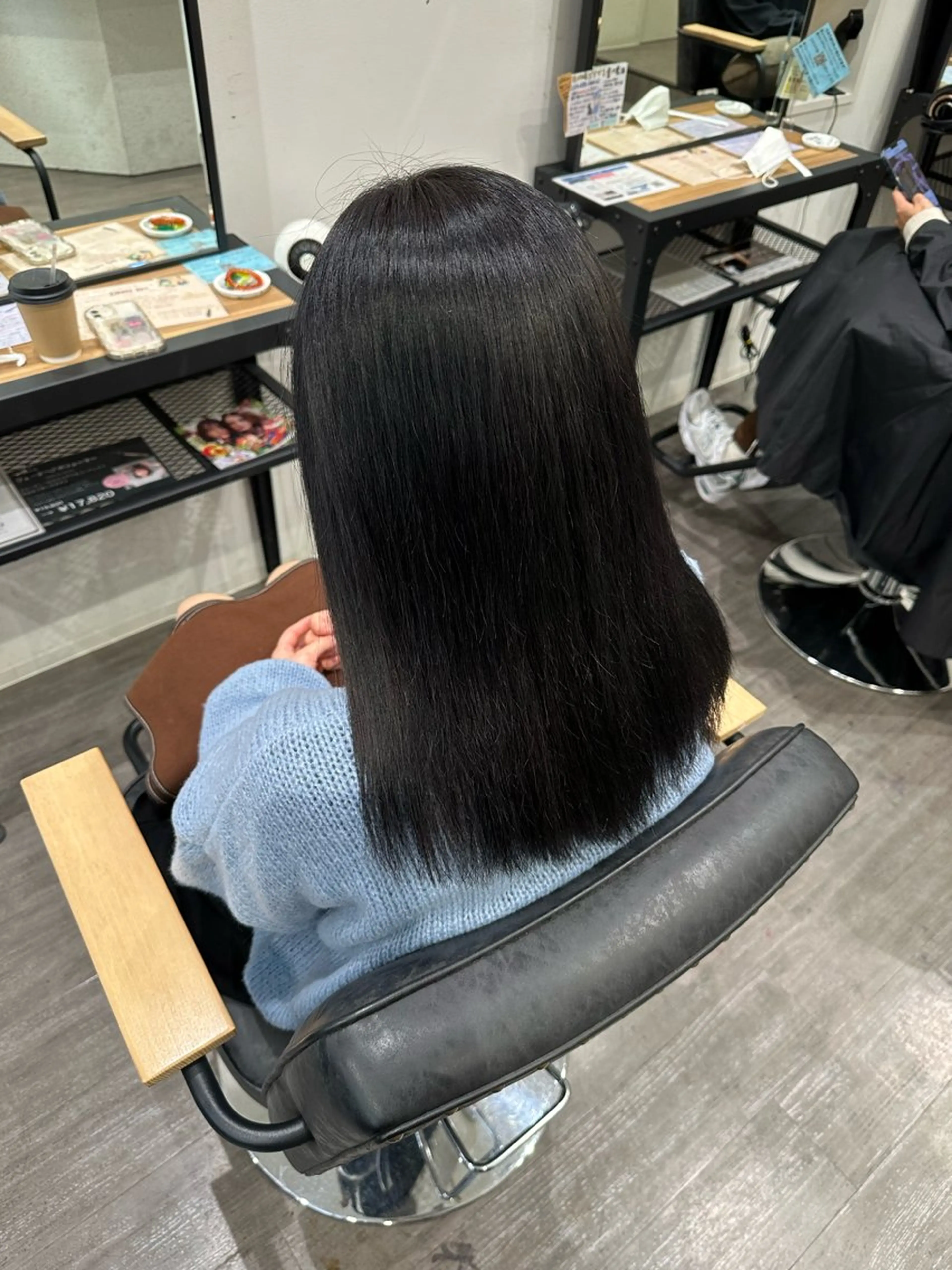 ミディアム カラー 黒髪 ブルーカラー ブルーブラック ヘアカラー トリートメント 艶髪レイヤー上田 紗也🇰🇷💗のヘアスタイル