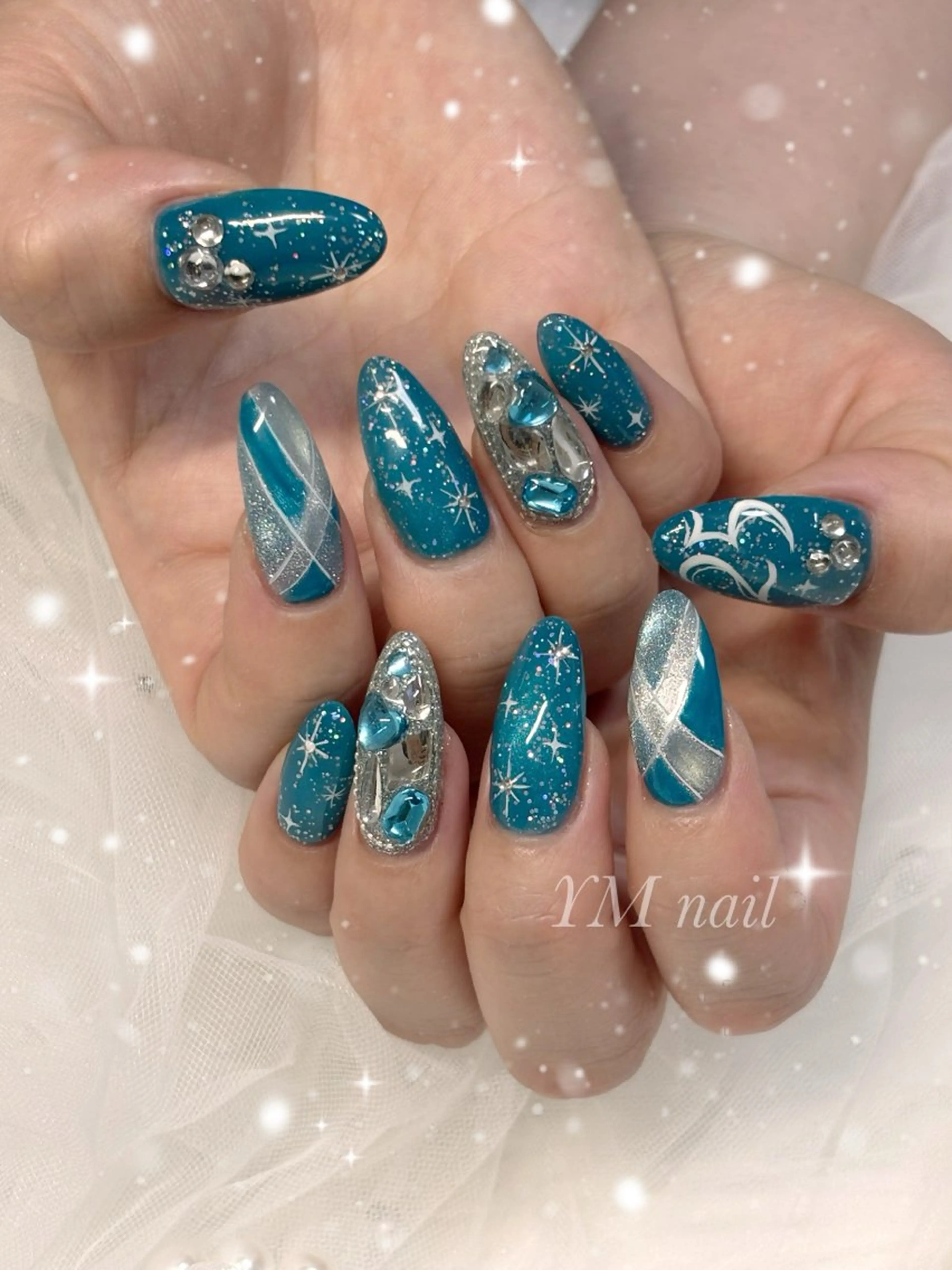 ネイル ブルー キラキラネイル ハンドネイル YM nailのネイルデザイン