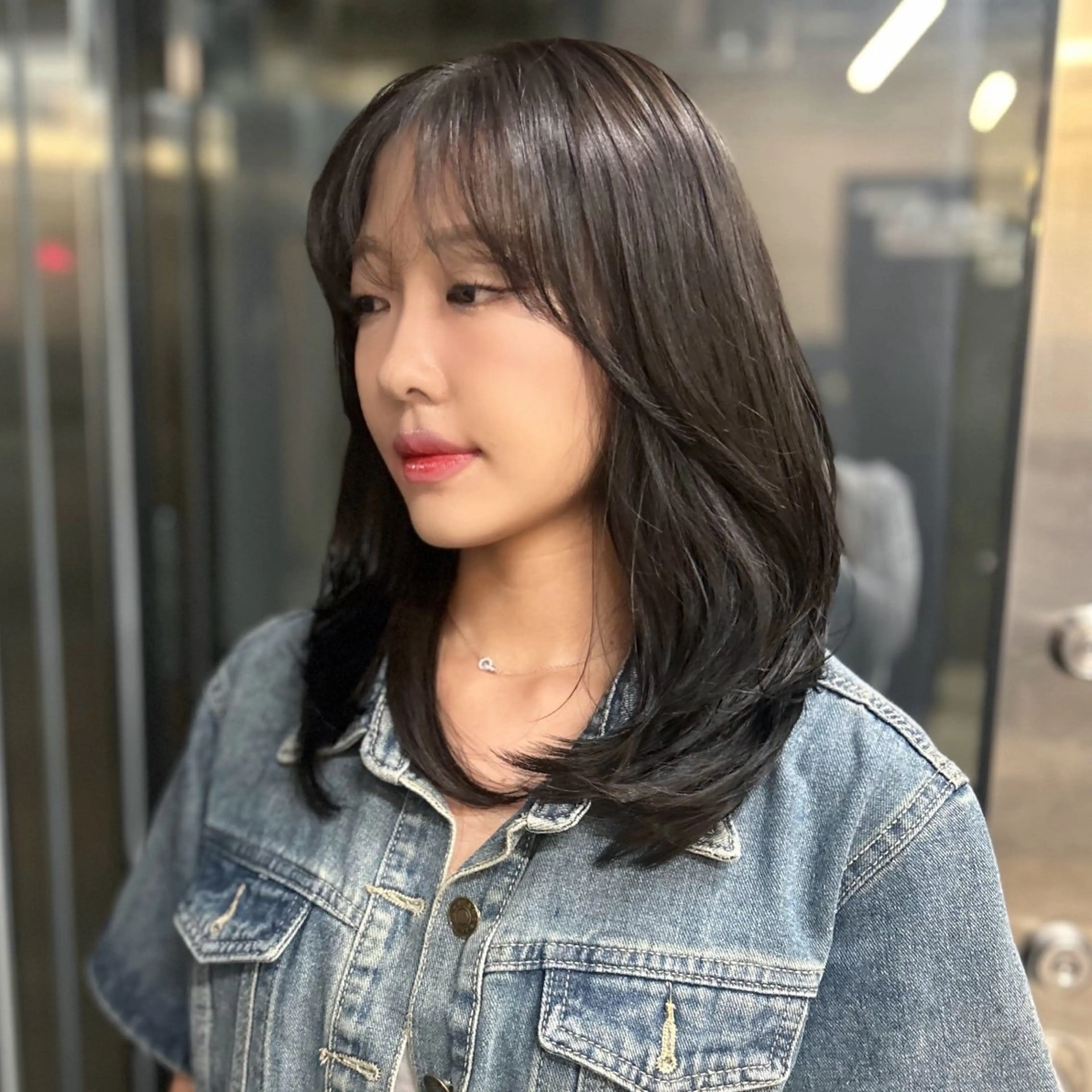 セミロング カラー 透明感カラー グレージュ 韓国風ヘア レイヤーカット ERIKA YAMAMOTOのヘアスタイル