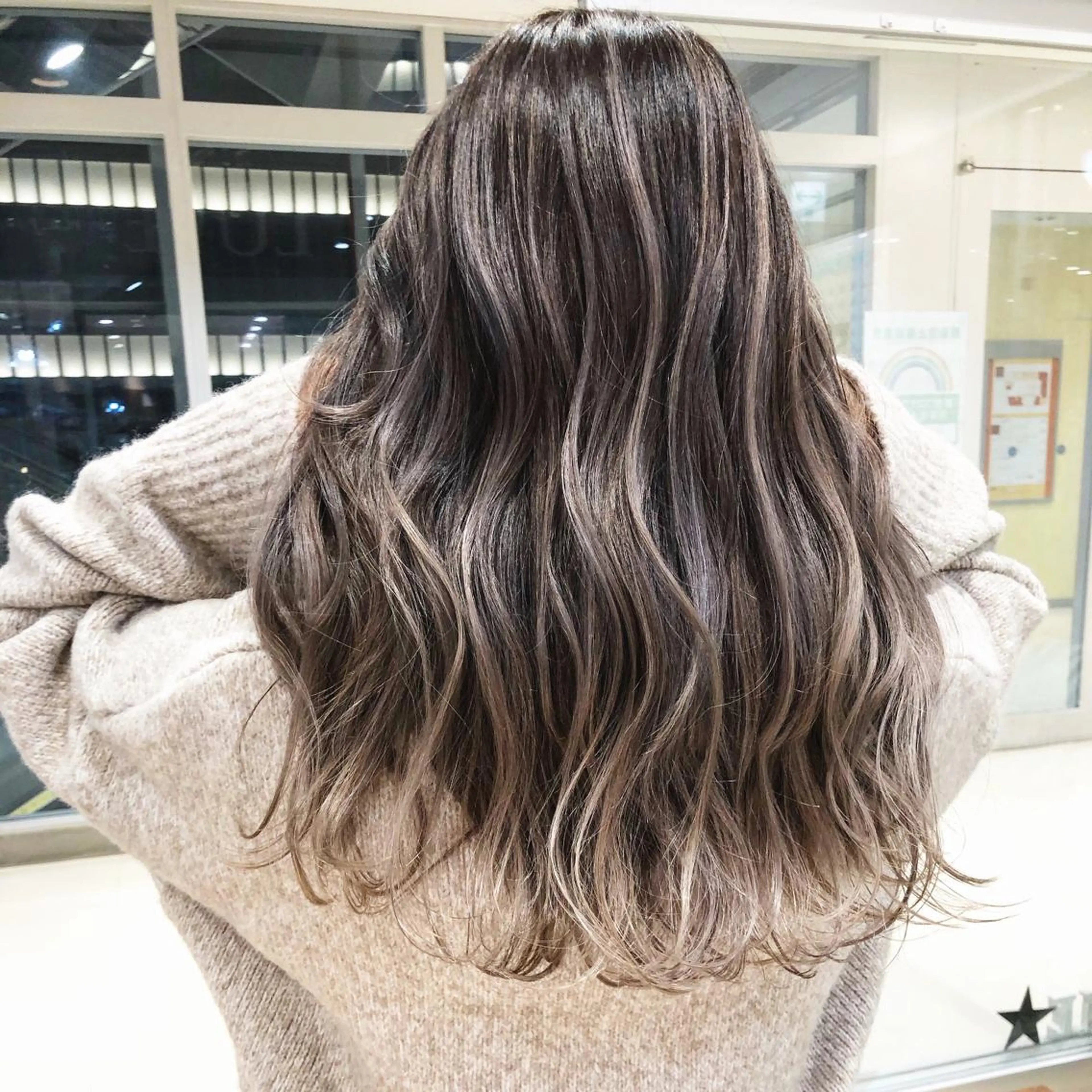 ロング カラー バレイヤージュ レイヤーカット タナカ タクヤのヘアスタイル