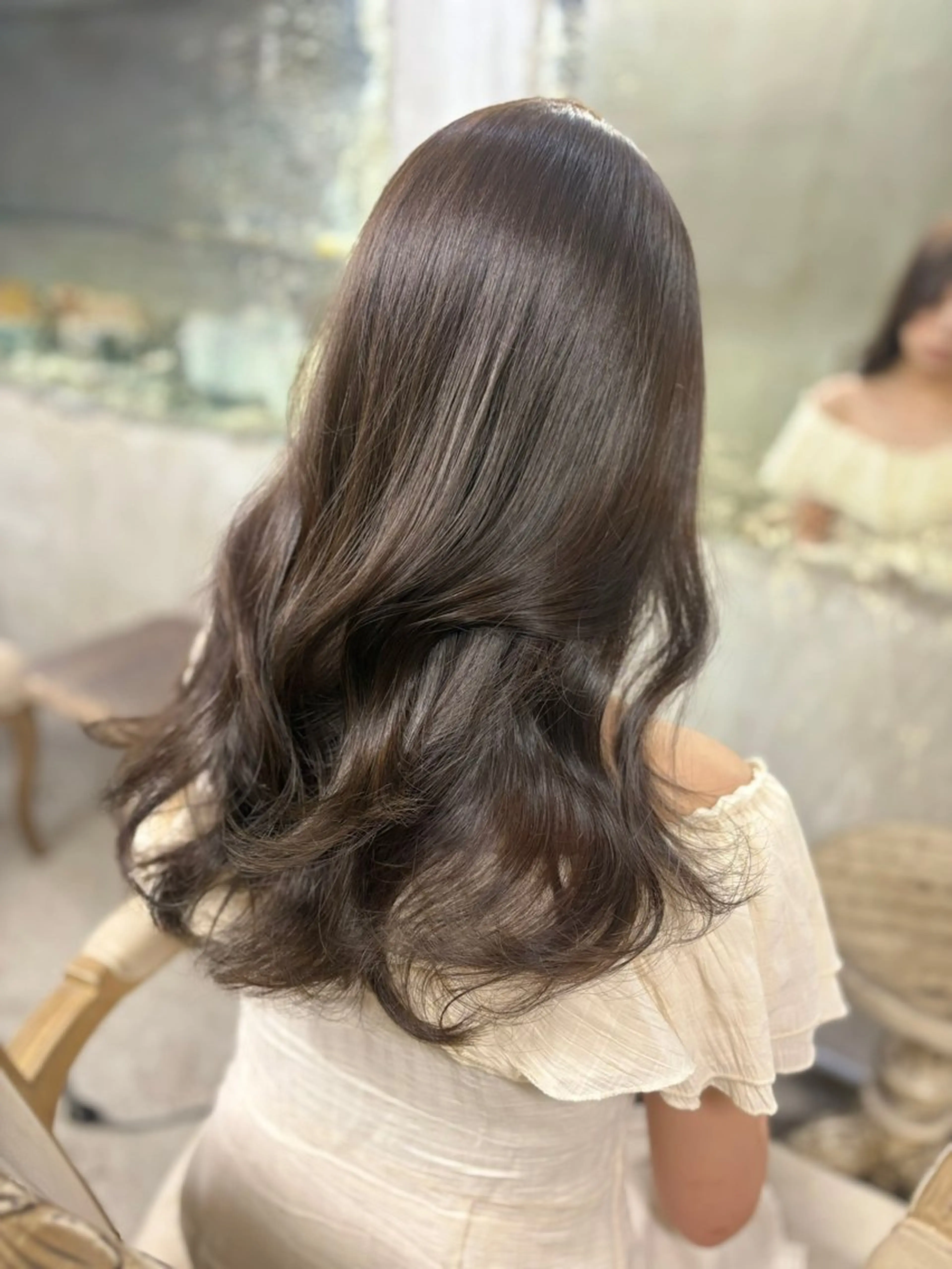 ロング カラー ヘアアレンジ ベージュカラー ヘーゼル ミルクティーベージュ 韓国風ヘア レイヤー/グレージュ 🤍奥開梨恵のヘアスタイル