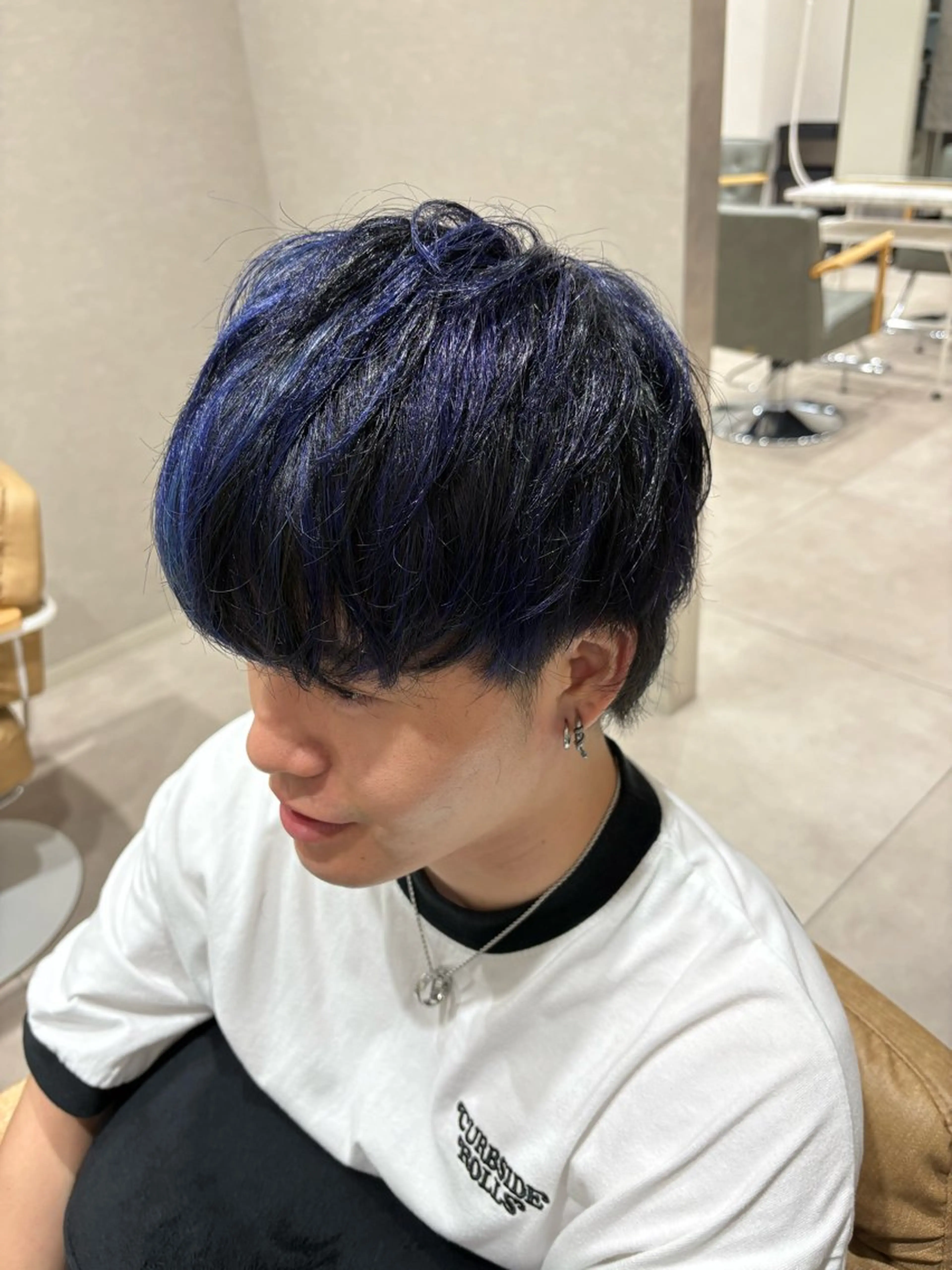 ショート カラー メンズ メンズハイライト メンズメッシュ ブルーカラー ハイライトカラー メッシュ ヘアカラー newi大分/ 磯部栞里／艶感カラーのヘアスタイル