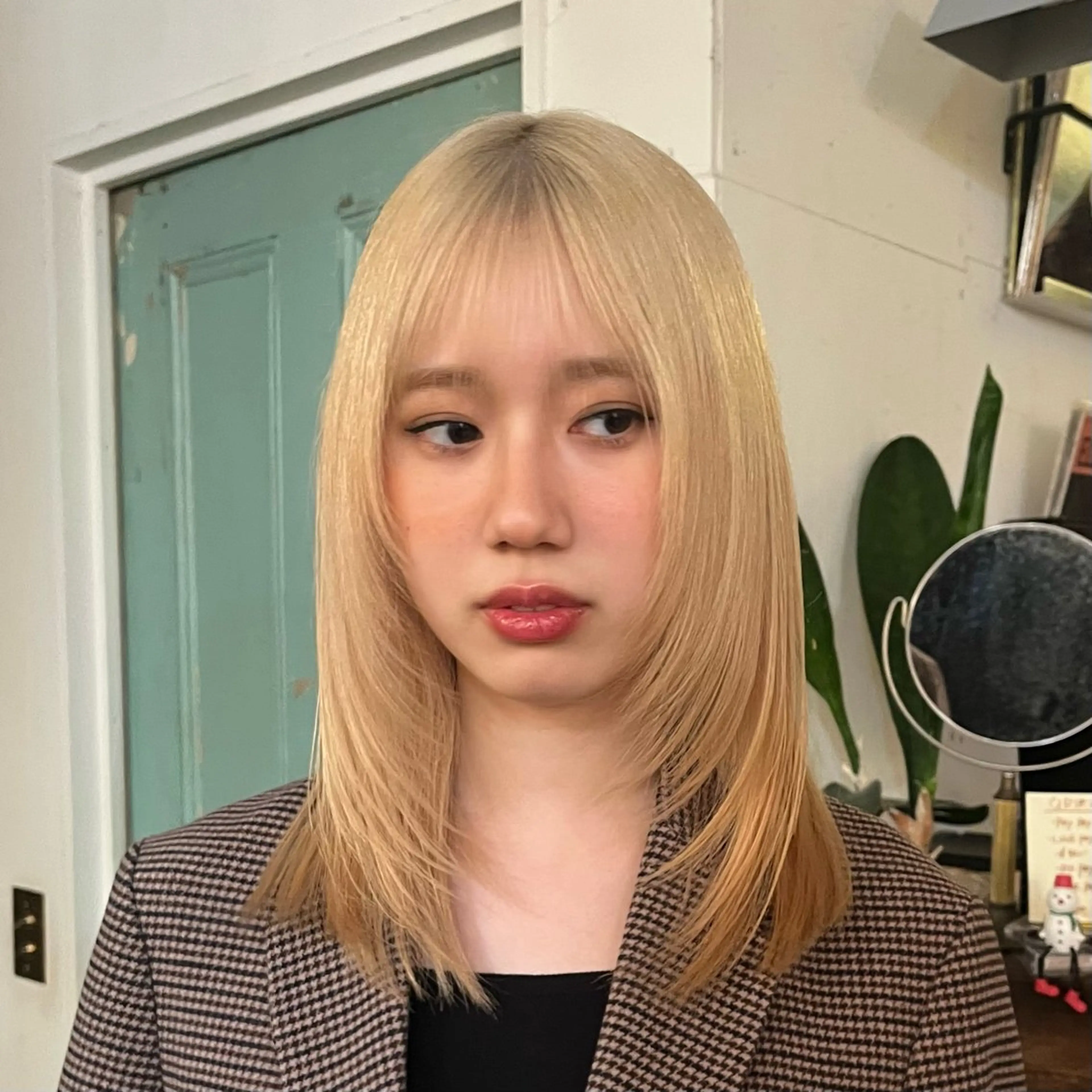 ミディアム 顔まわりレイヤー レイヤーカット ブリーチなし/透明感 /ショート/大世のヘアスタイル