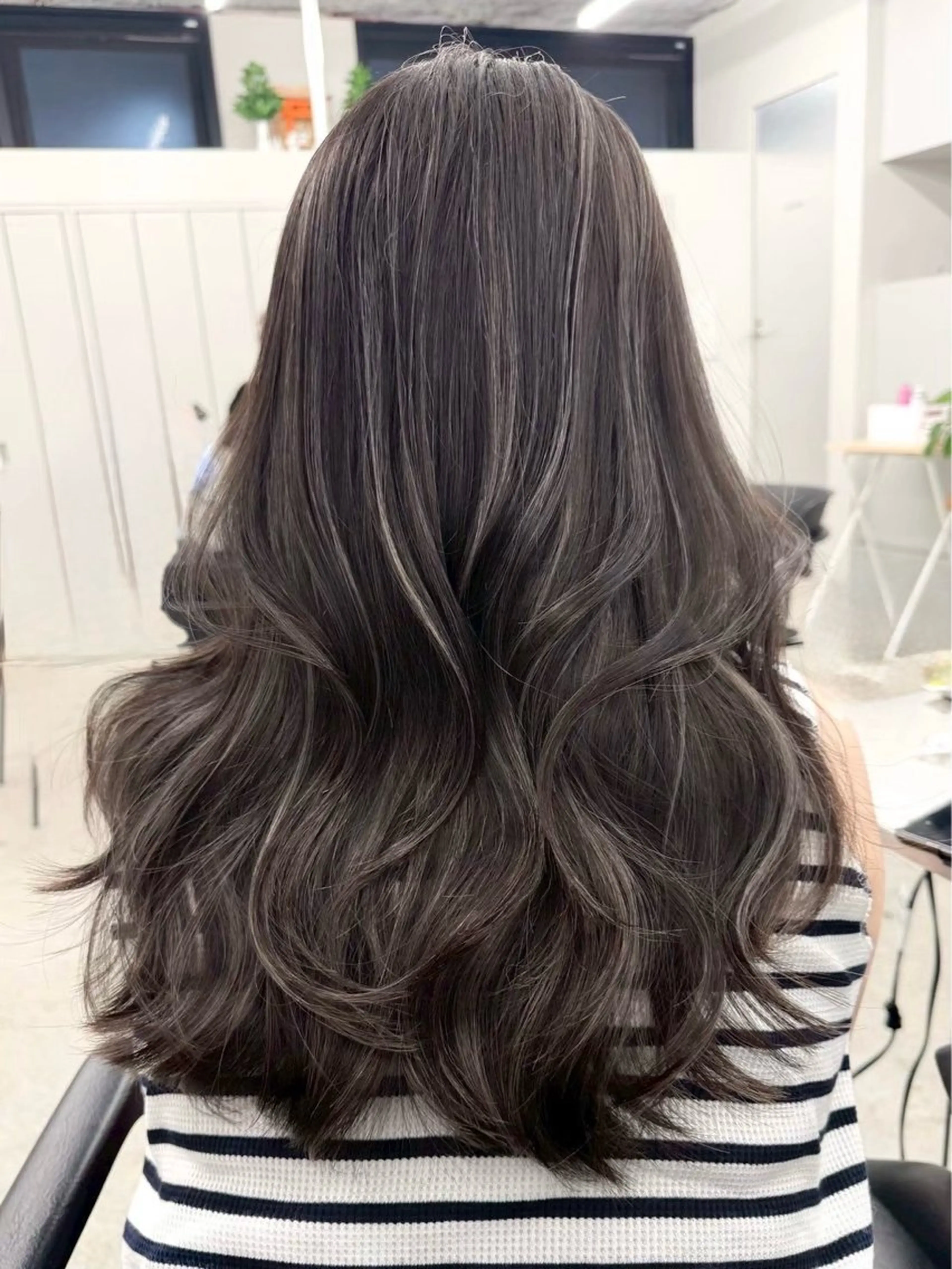 ロング カラー ハイライトカラー ハイライト レイヤーカット 新實 ゆりあのヘアスタイル