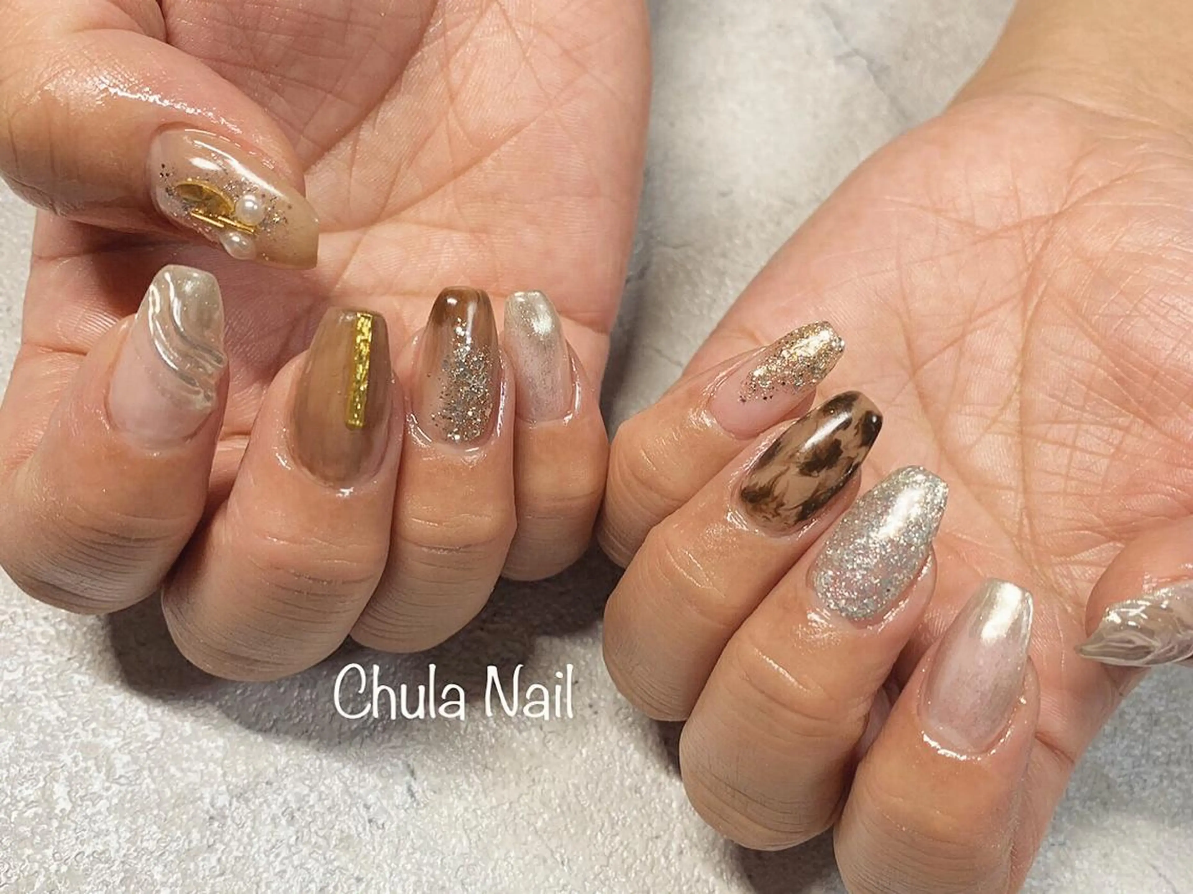 ネイル アニマル柄 ミラーネイル ëmma nail_ by chulaのネイルデザイン