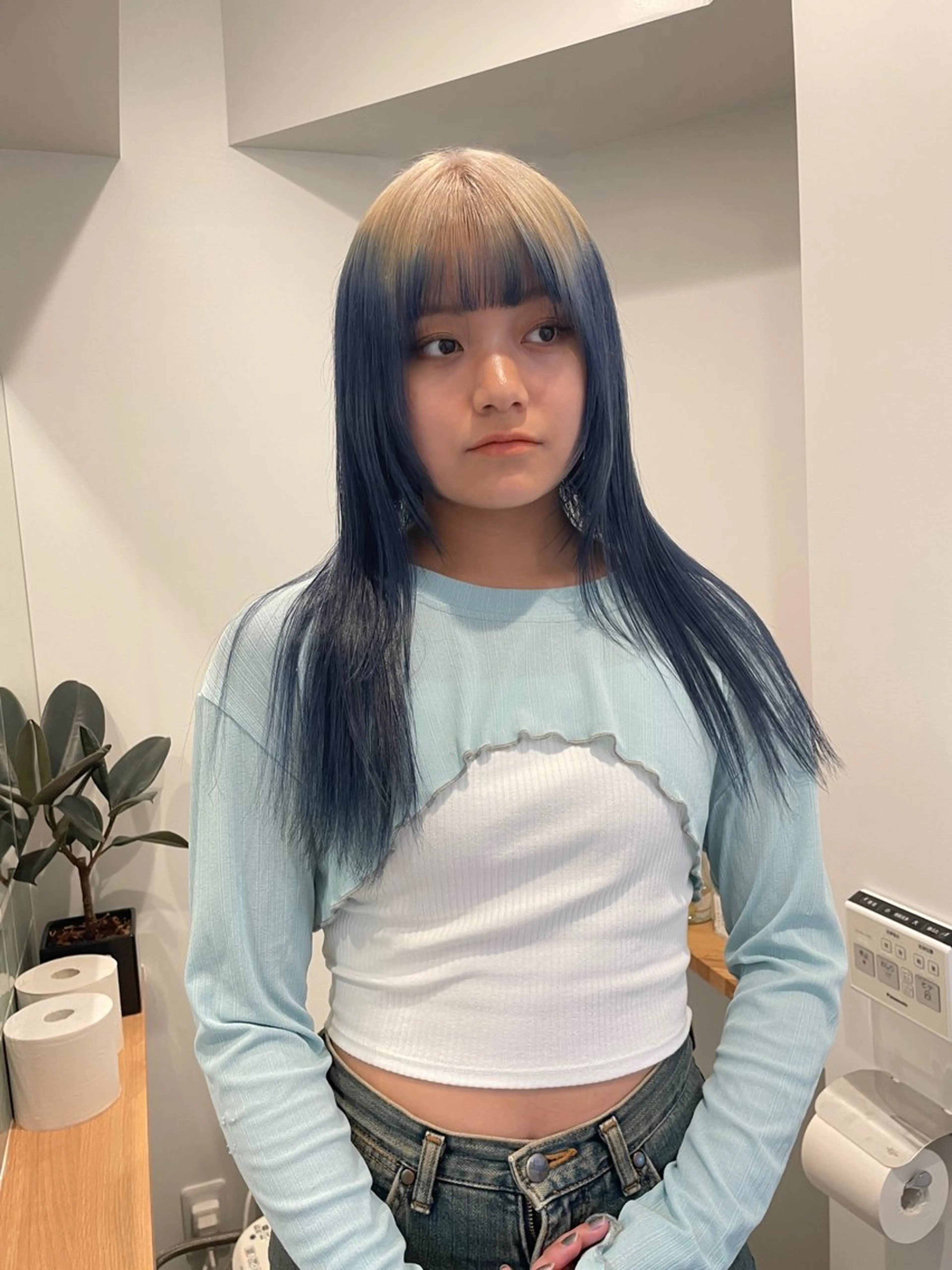 ロング カラー 切りっぱなしボブ レイヤー/縮毛矯正のヘアスタイル