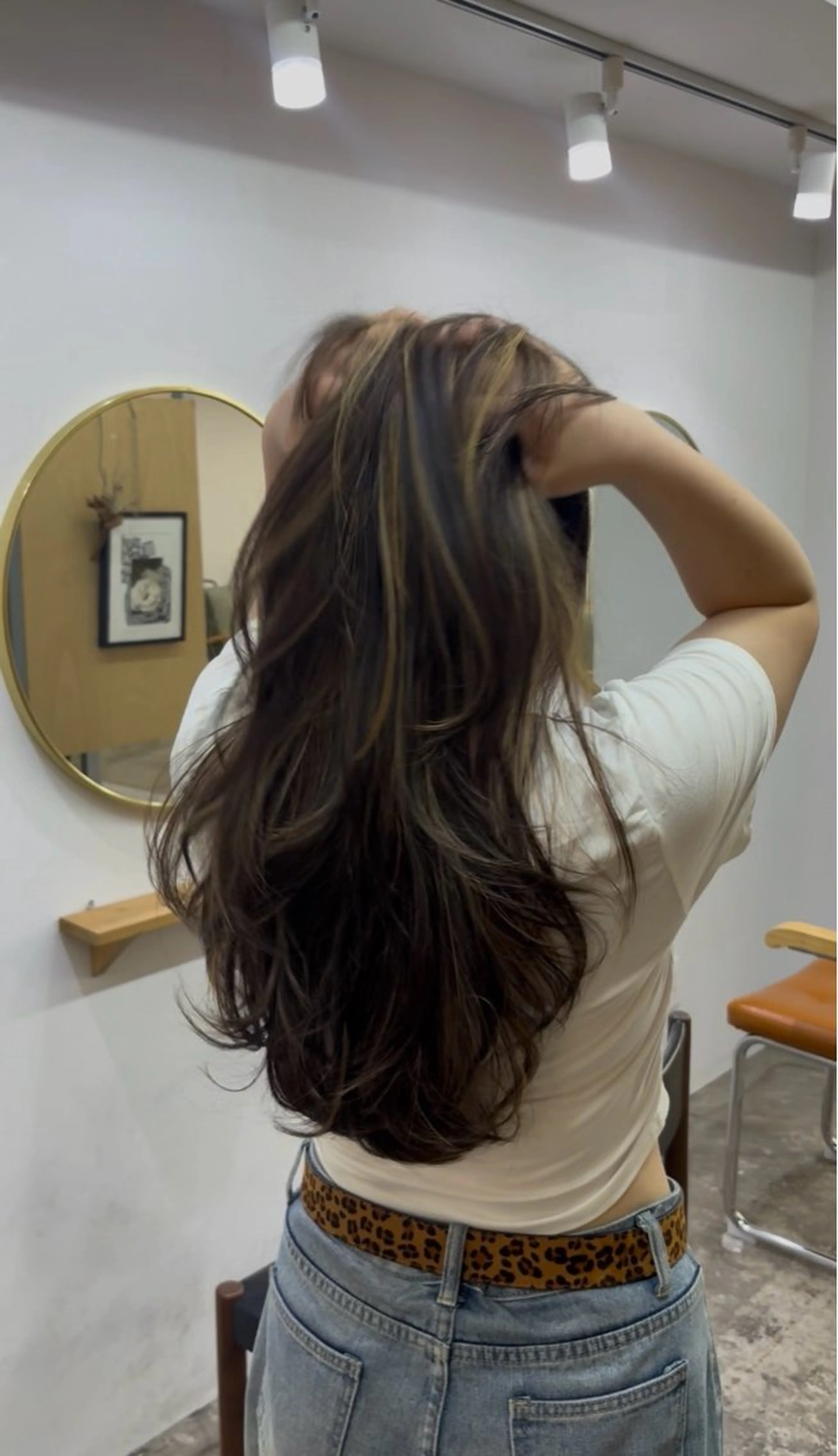 ロング ハイライト レイヤーカット ローレイヤー カット ヘアカラー ナナ/大阪心斎橋/ レイヤーカットのヘアスタイル