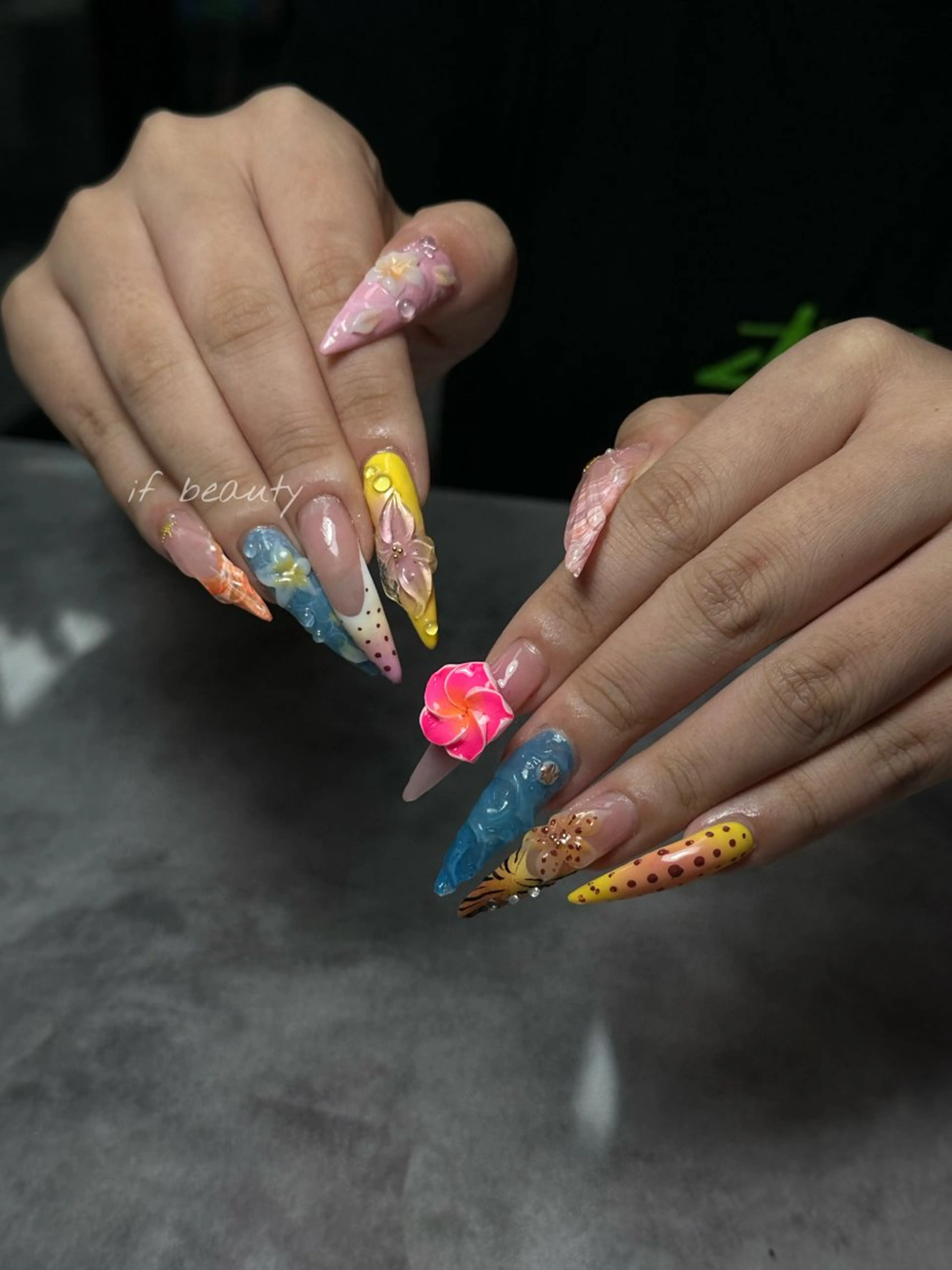 ネイル アートネイル ジェルネイル グラデーション パラジェル ワンホンネイル ハンドネイル if Hair＆Nail Salon所属・IKA /海外ネイル /個性派/ワンホンのネイルデザイン