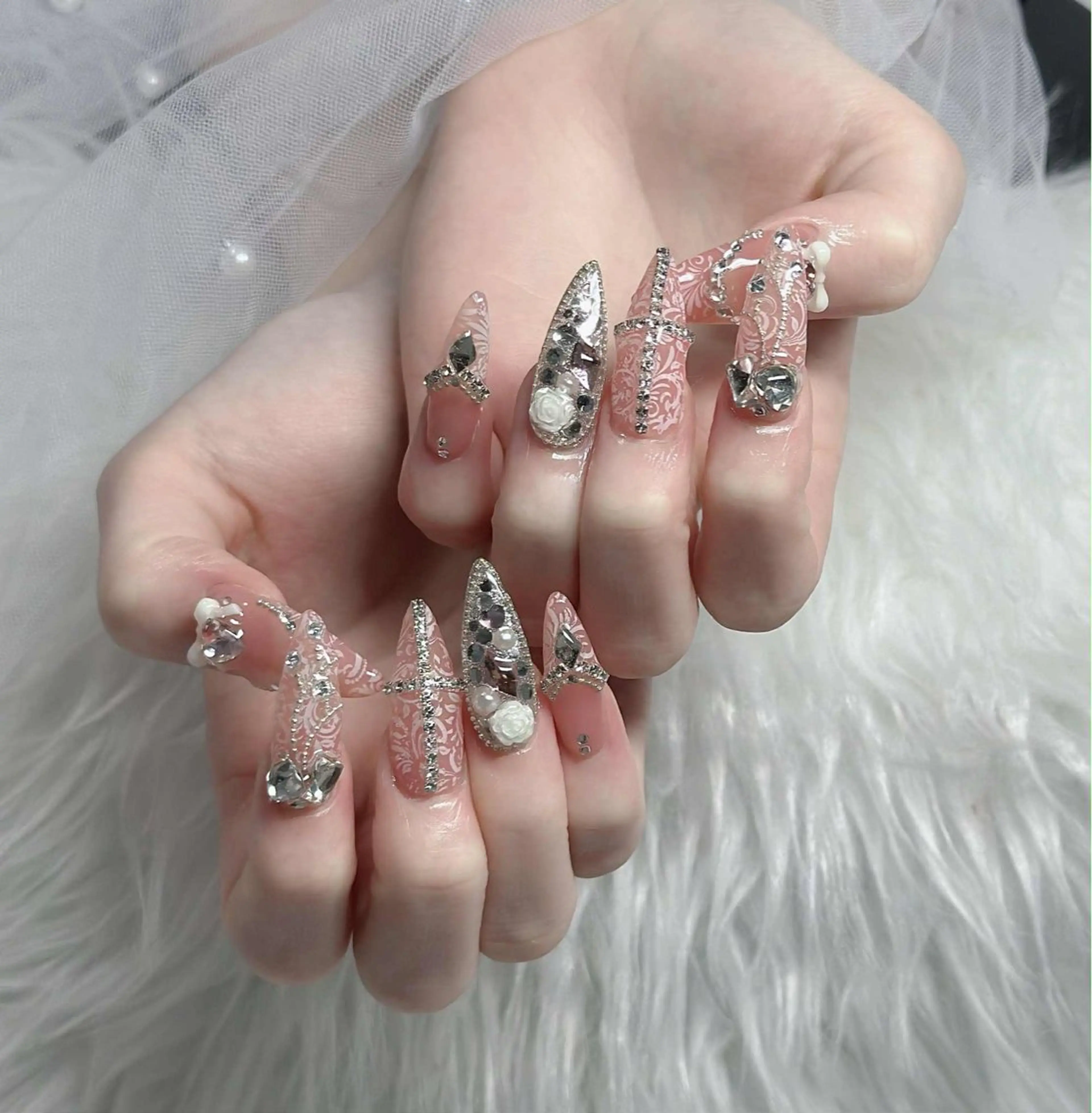 ネイル オーロラネイル フレンチネイル ジェルネイル ハロウィン キラキラネイル ハンドネイル H.baby Nail Salonのネイルデザイン