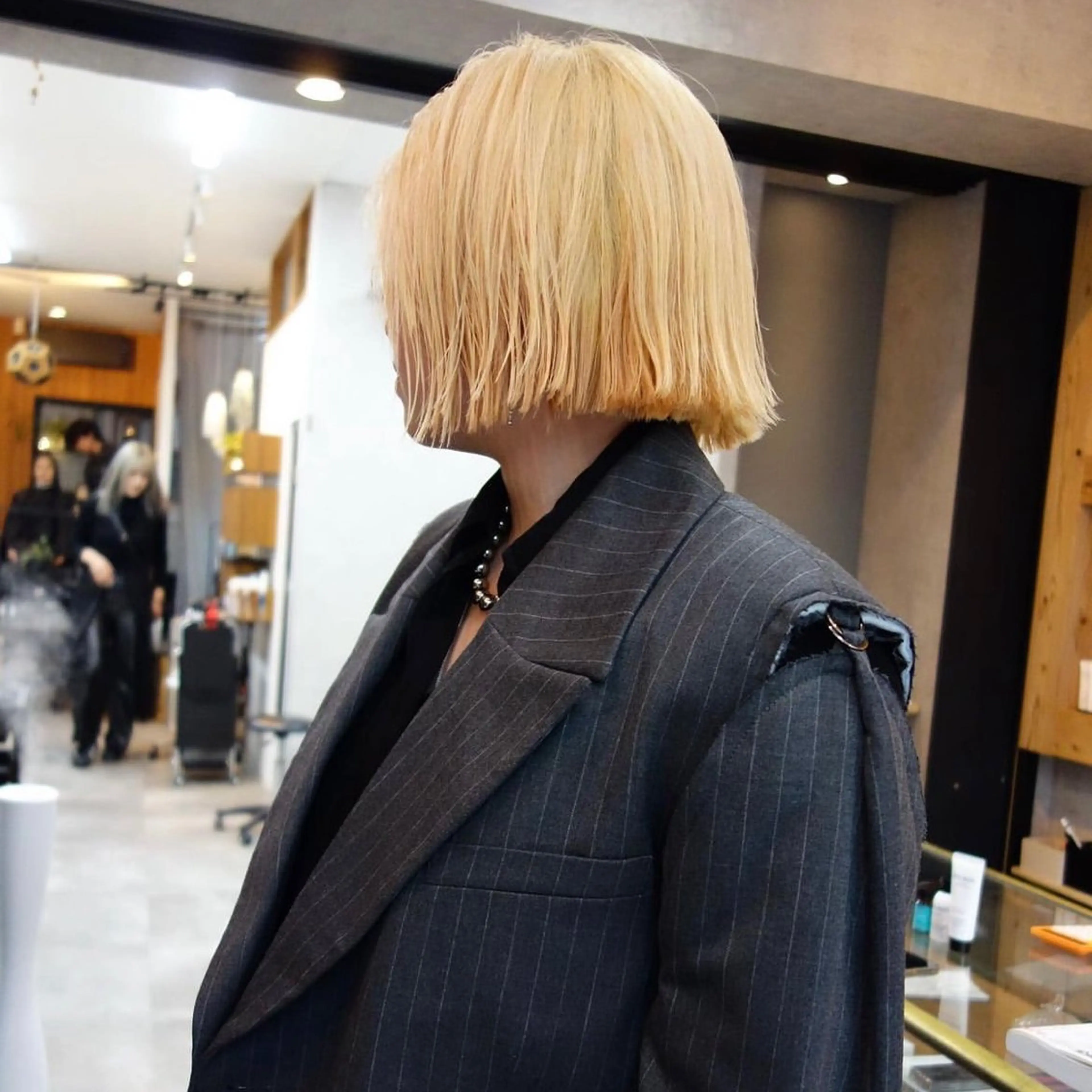 ショート カラー 抜きっぱなしブロンド ブロンド カット ヘアカラー ブロンド／ブリーチ 【SITY.】のヘアスタイル