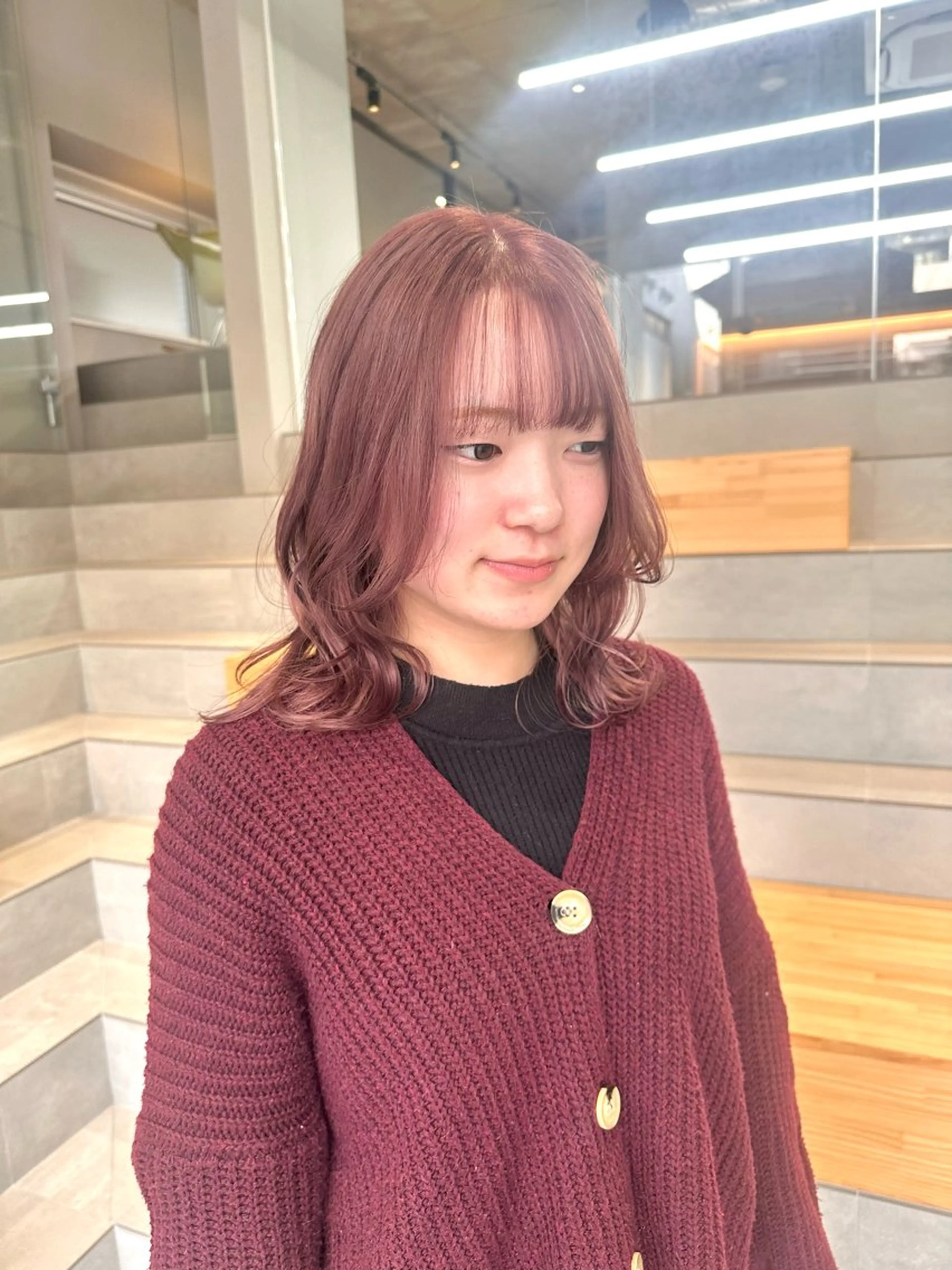 ミディアム カラー ベージュカラー ピンクカラー ピンクベージュ 染谷 遥花のヘアスタイル