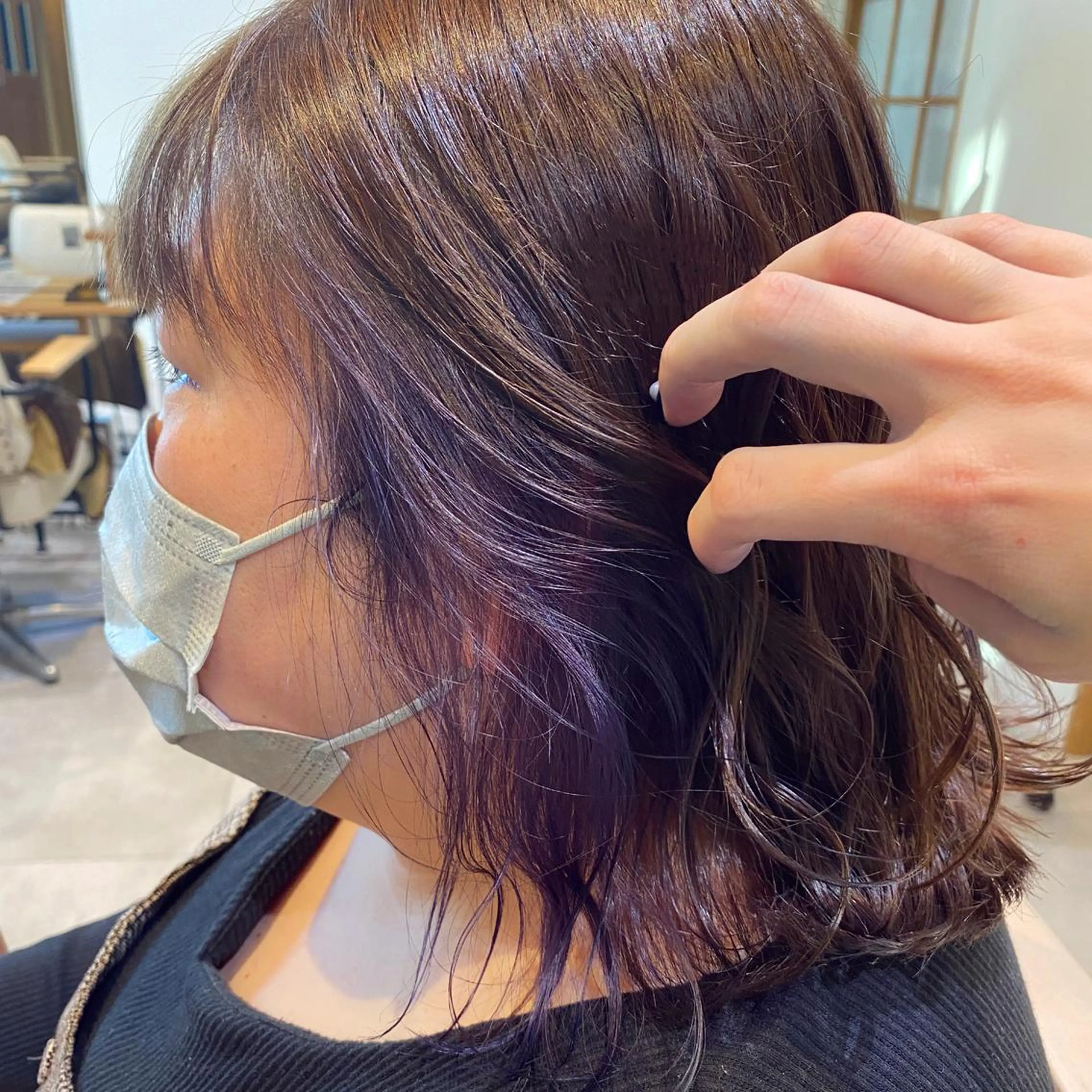 ミディアム カラー ブリーチ ダブルカラー インナーカラー バイオレットカラー ボブ カット ヘアカラー 南上 野々佳のヘアスタイル