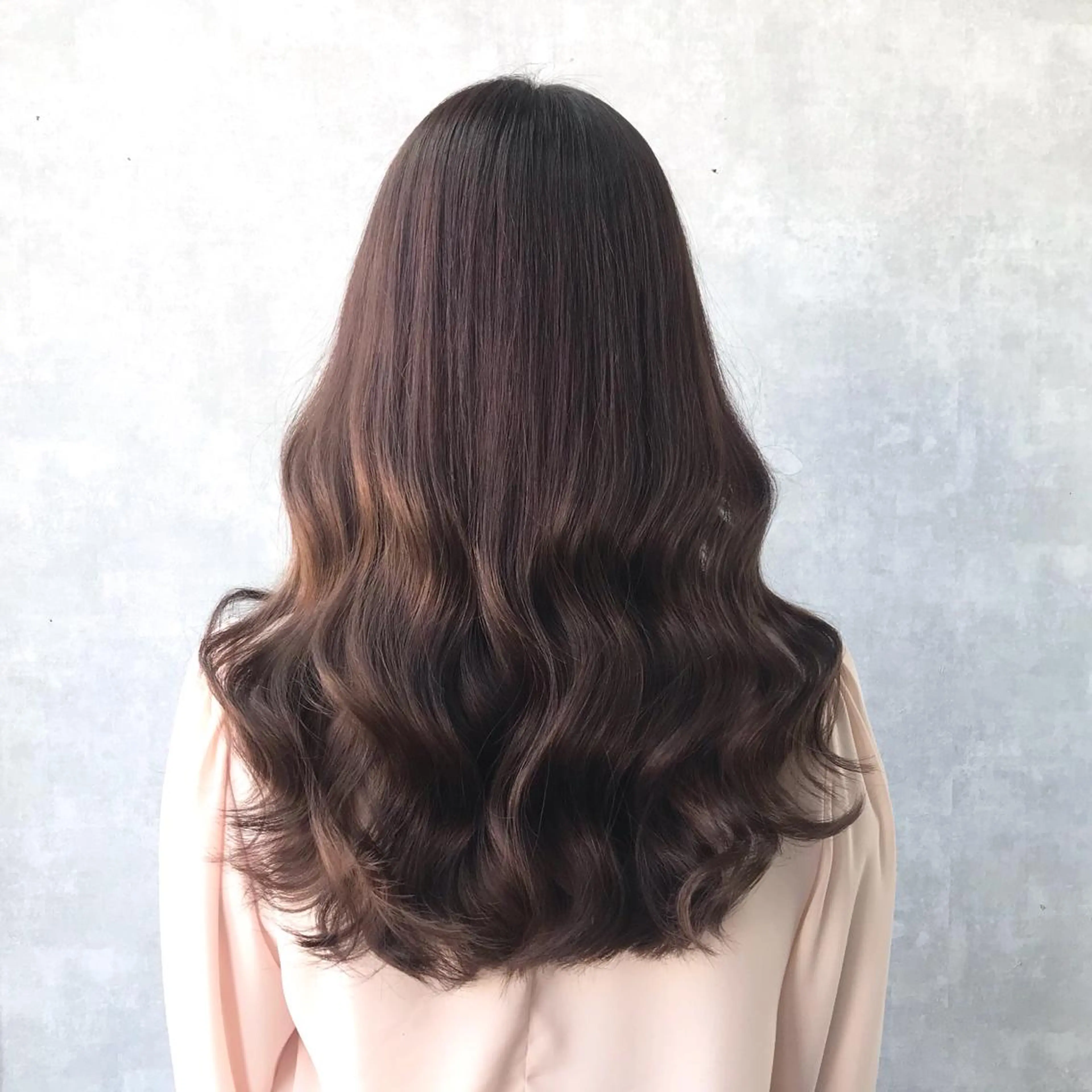 ロング カラー ベージュカラー ブリーチ 透明感カラー グレージュ ピンクカラー K-POP好き美容師 🇰🇷Kai.Yのヘアスタイル