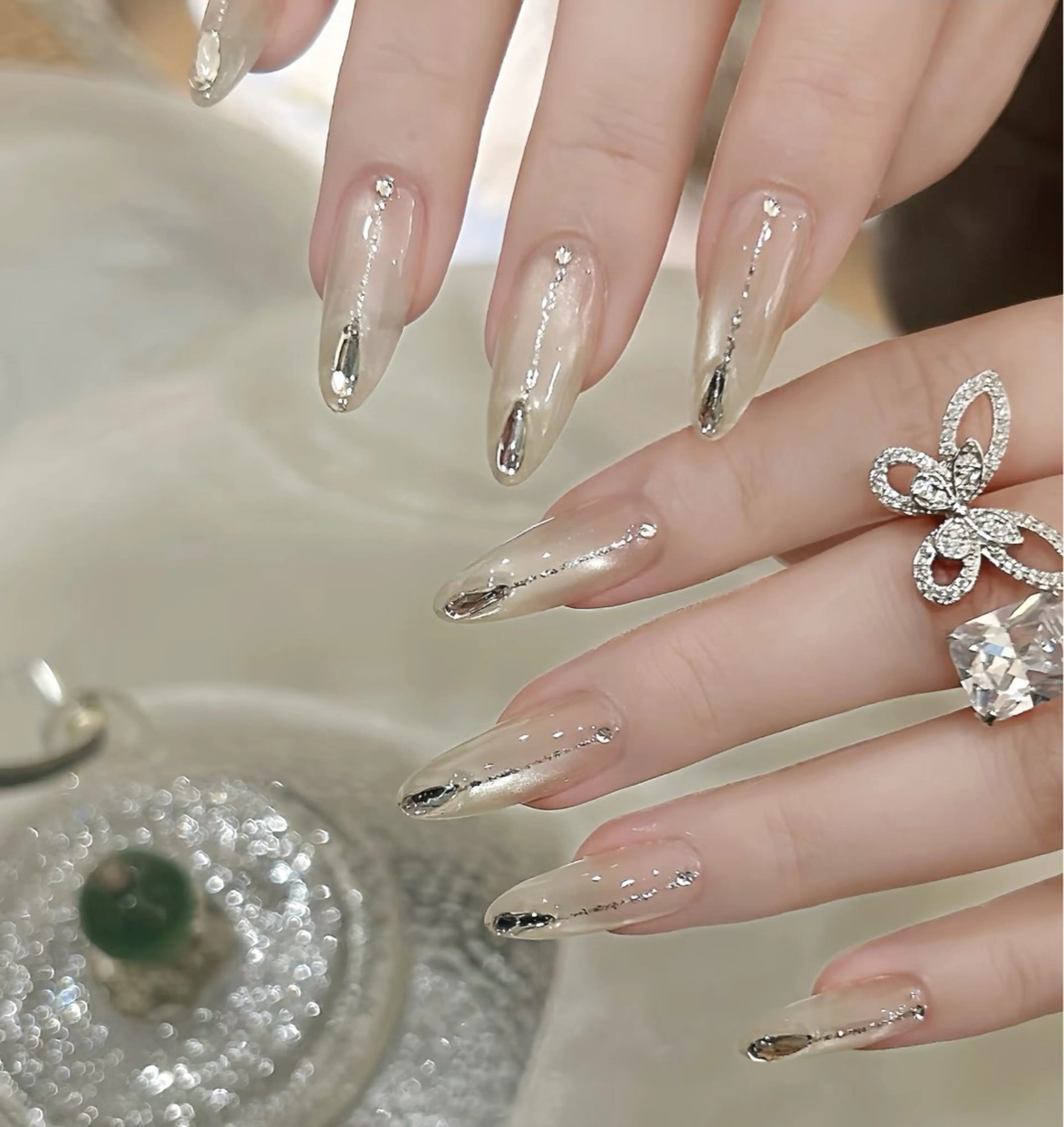 ネイル フレンチネイル ゴールド ロングネイル ミラーネイル スカルプネイル ハンドネイル ハンドケア DarkHoney 池袋店のネイルデザイン