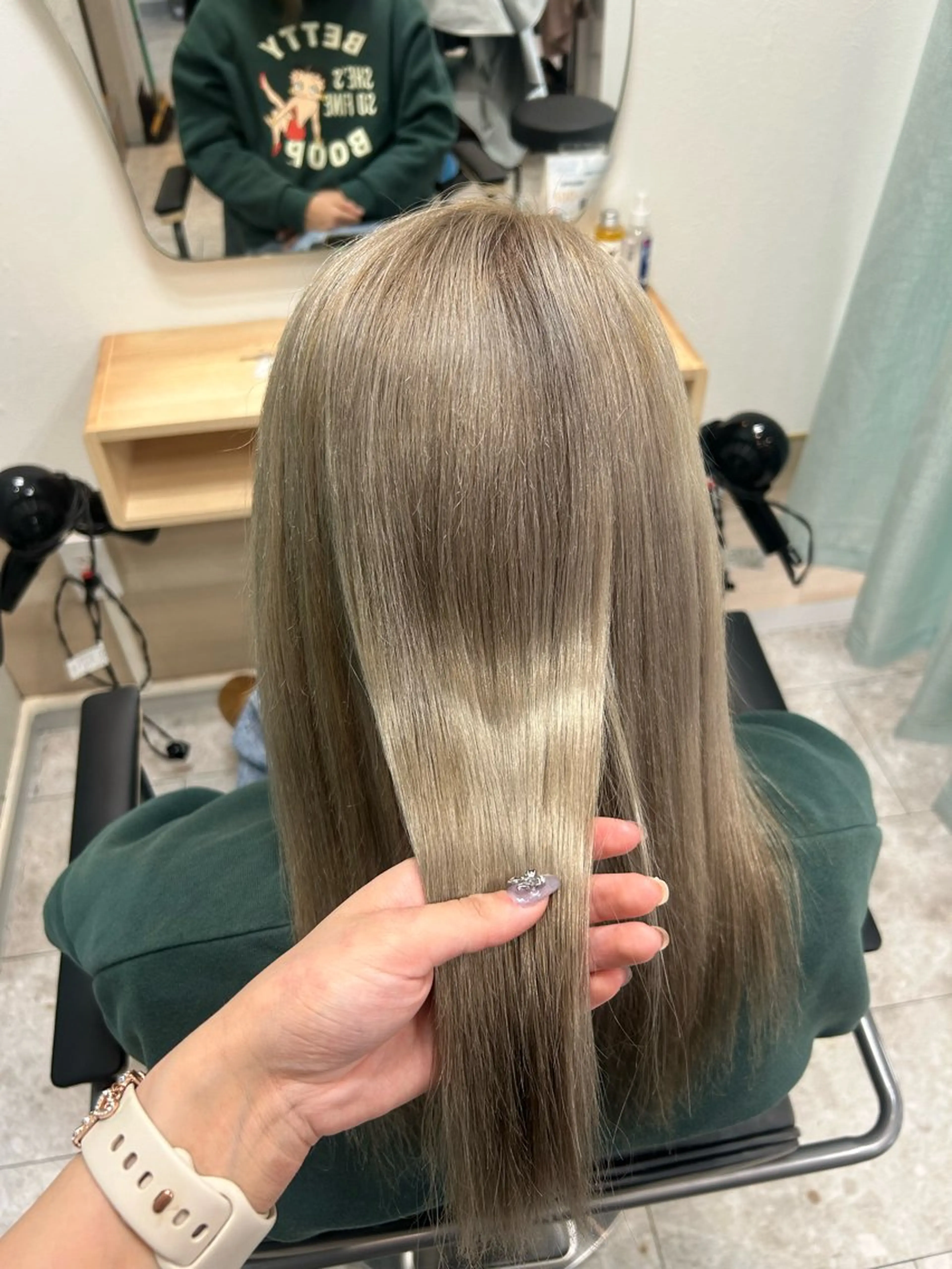 🩷ྀི💇♀️カット➕ブリーチカラー☁️ྀི🩵ྀི【全体ブリーチ別途+1000円】希望の色お気軽ご相談下さい☆*。の写真