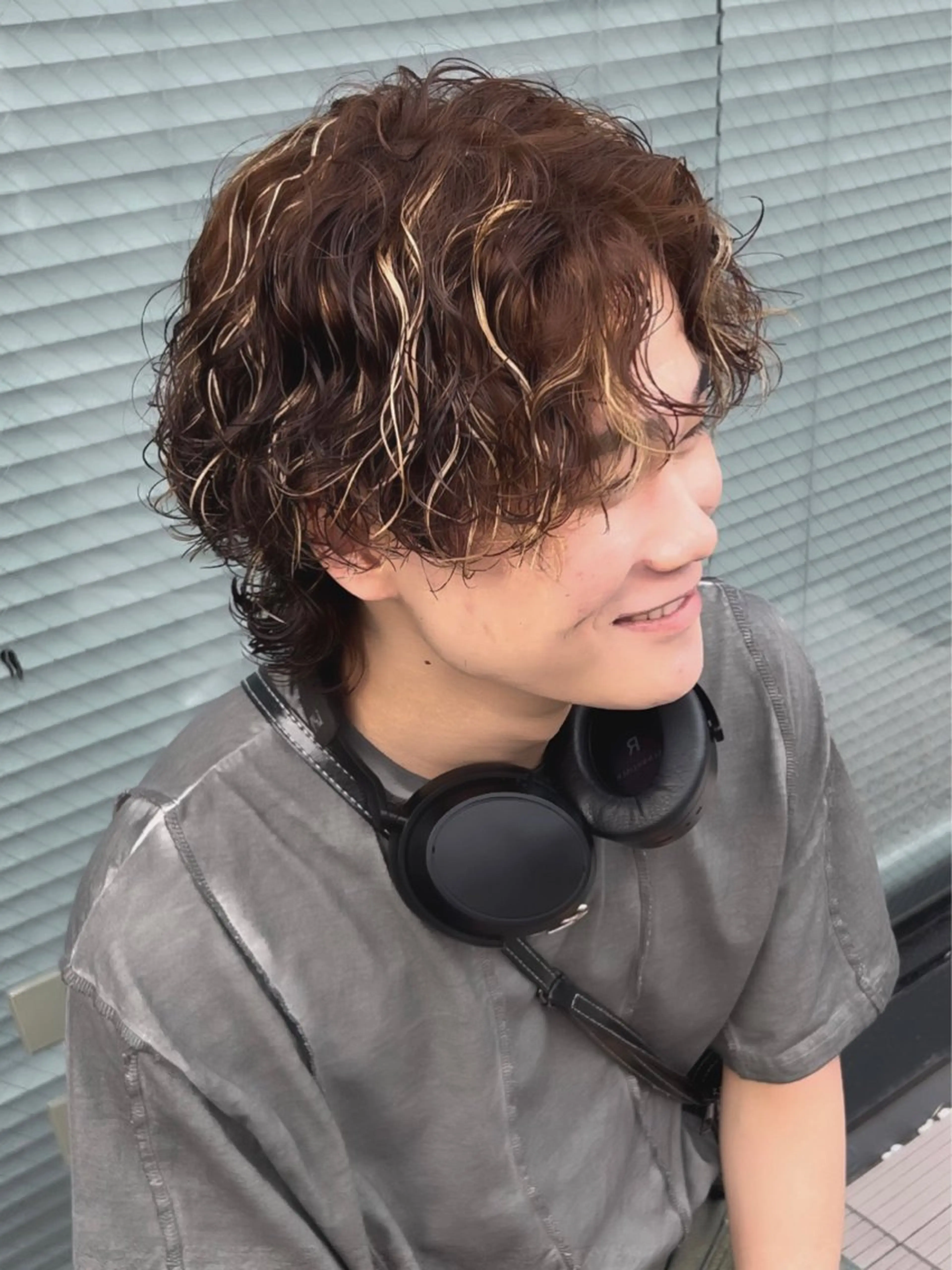 ショート カラー パーマ メンズ カット ヘアカラー パーマ ヘアセット 曲がる縮毛矯正 LIBER 　岩名のヘアスタイル