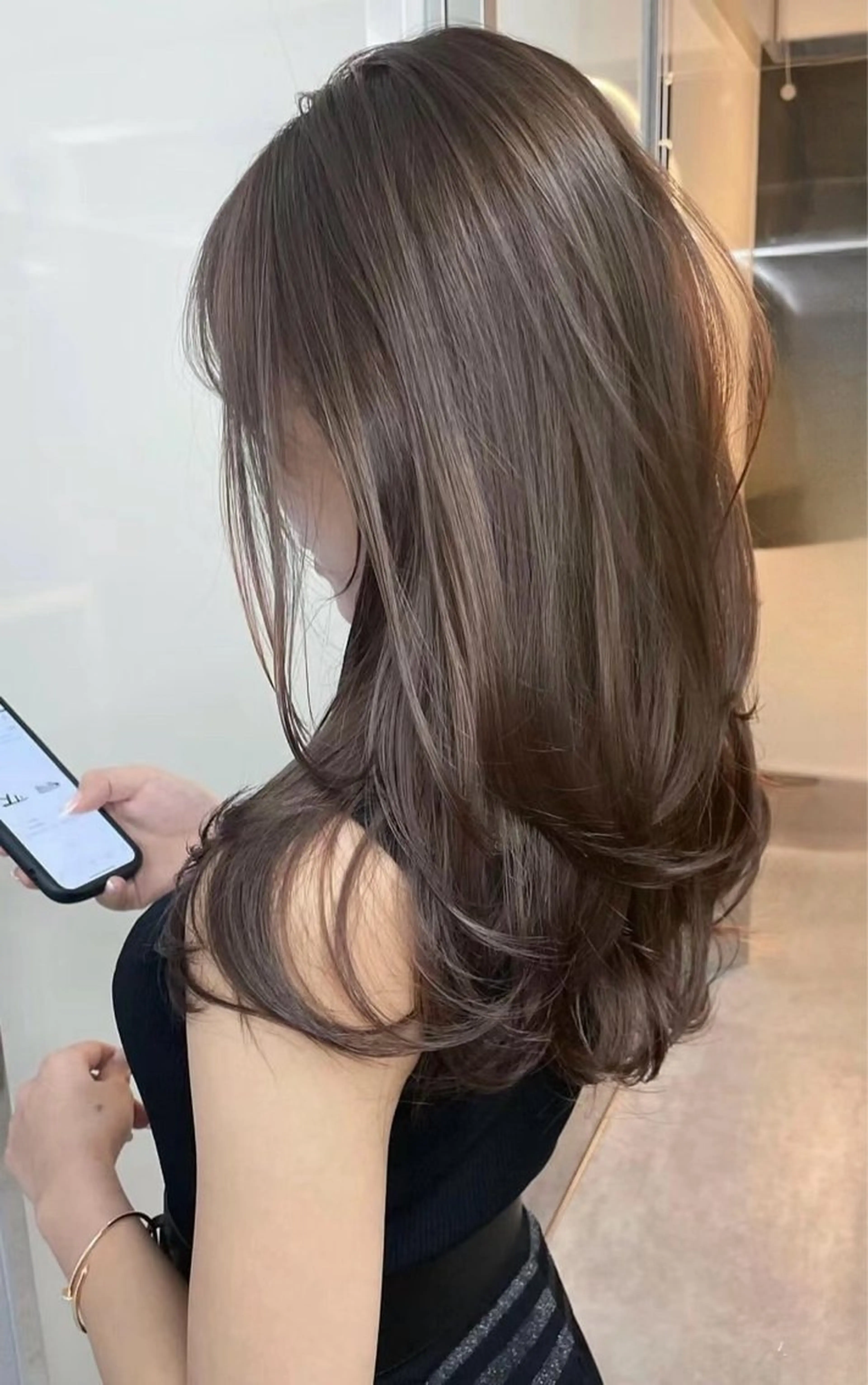 セミロング カラー レイヤーカット 外ハネヘア カット ヘアカラー トリートメント 鈴木 一貴のヘアスタイル