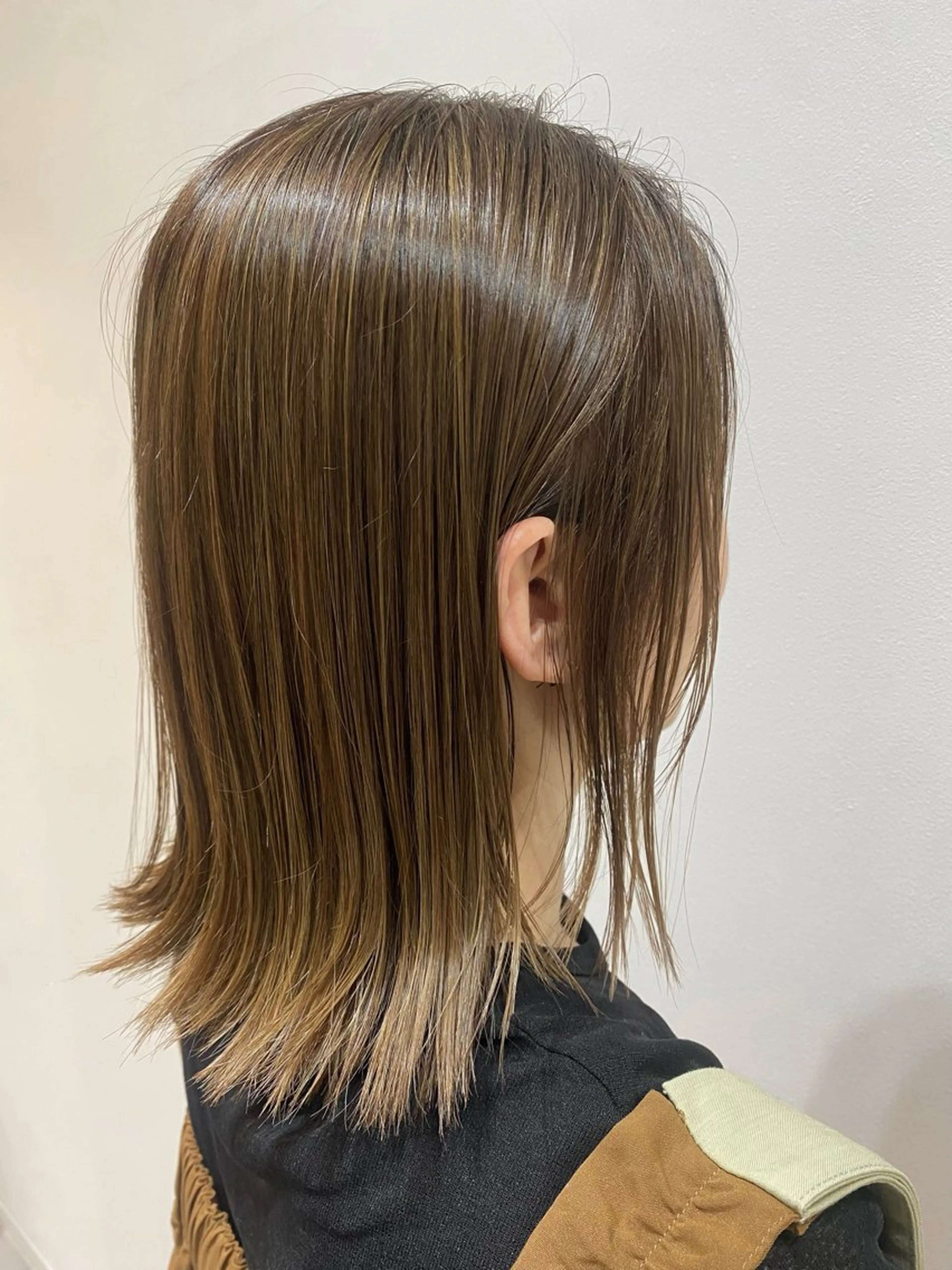 ミディアム カラー 透明感カラー グレージュ ハイライトカラー ハイライト カット ヘアカラー トリートメント ♡オシャ髪♡AI ✂️newi町田のヘアスタイル