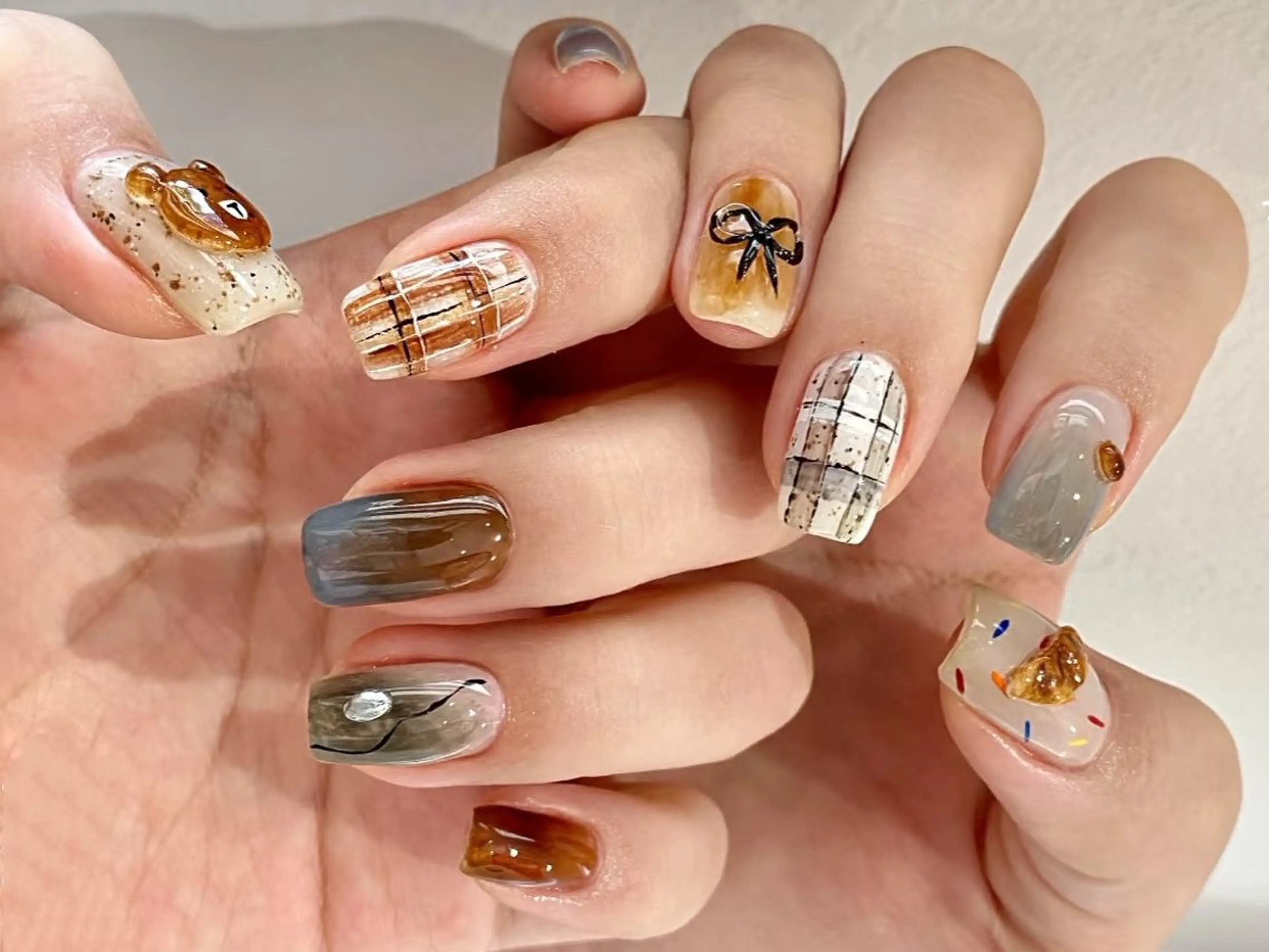 ネイル アートネイル チークネイル 長さ出し フットネイル ジェルネイル ハンドネイル ハンドケア ラッキーネイルサロン 西川口東口店のネイルデザイン