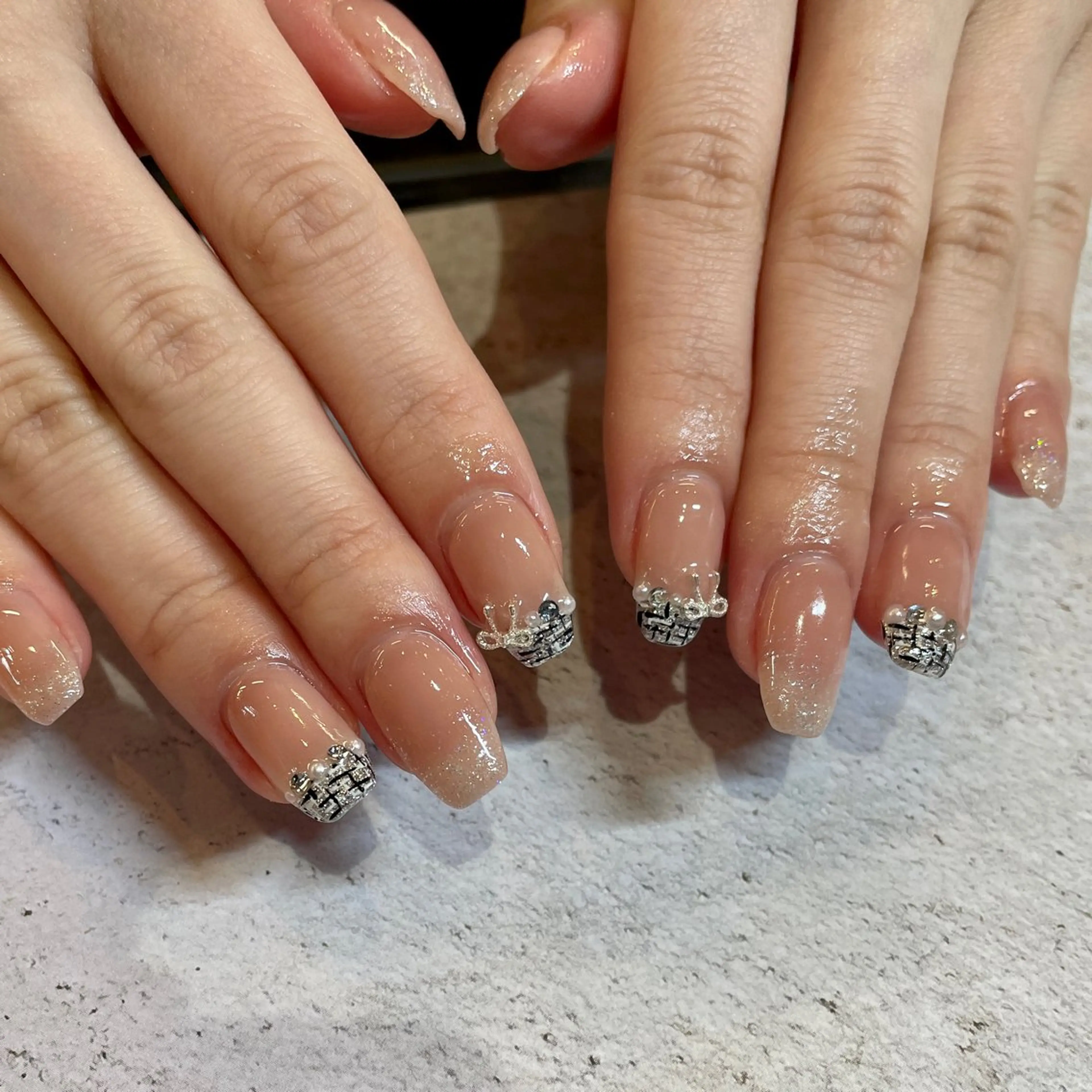 ネイル フラッシュネイル キラキラネイル ラメ(グリッター) スクエアネイル ツイードネイル ハンドネイル LUNI所属・LUNI 久屋大通 ˚✧₊⁎/ yuriのネイルデザイン