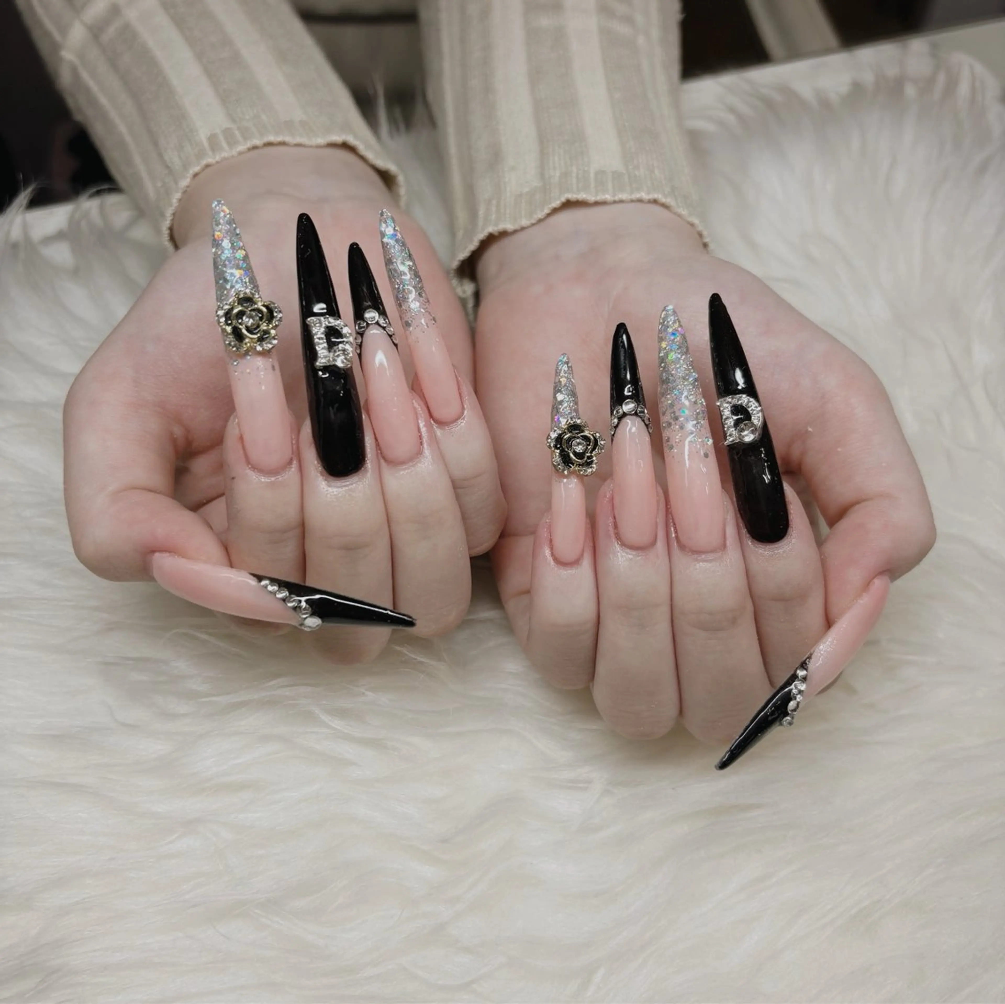 ロング see love gritterのネイルデザイン