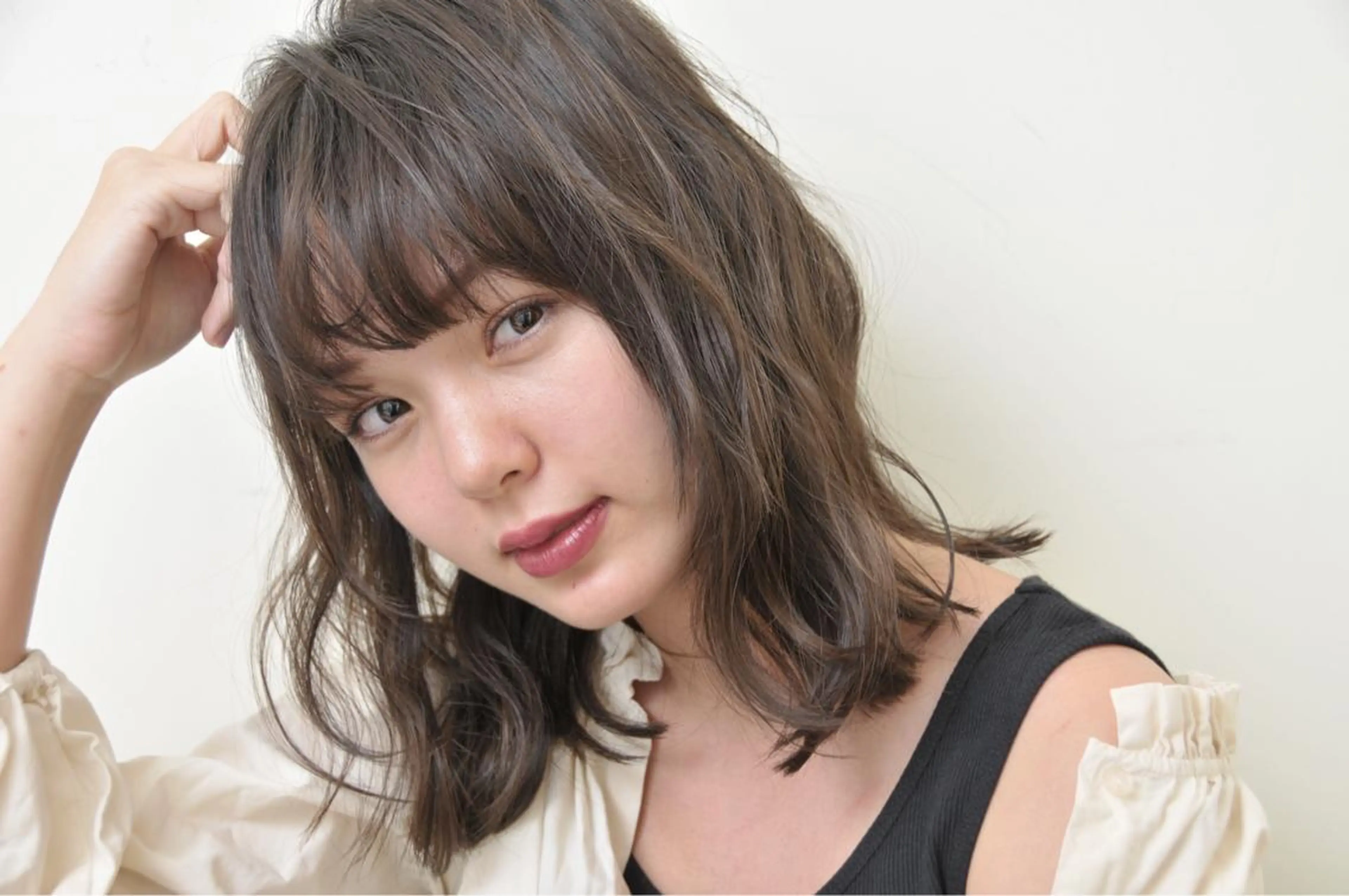 ミディアム カラー 似合わせカット カット ヘアカラー トリートメント Neolive caffのヘアスタイル