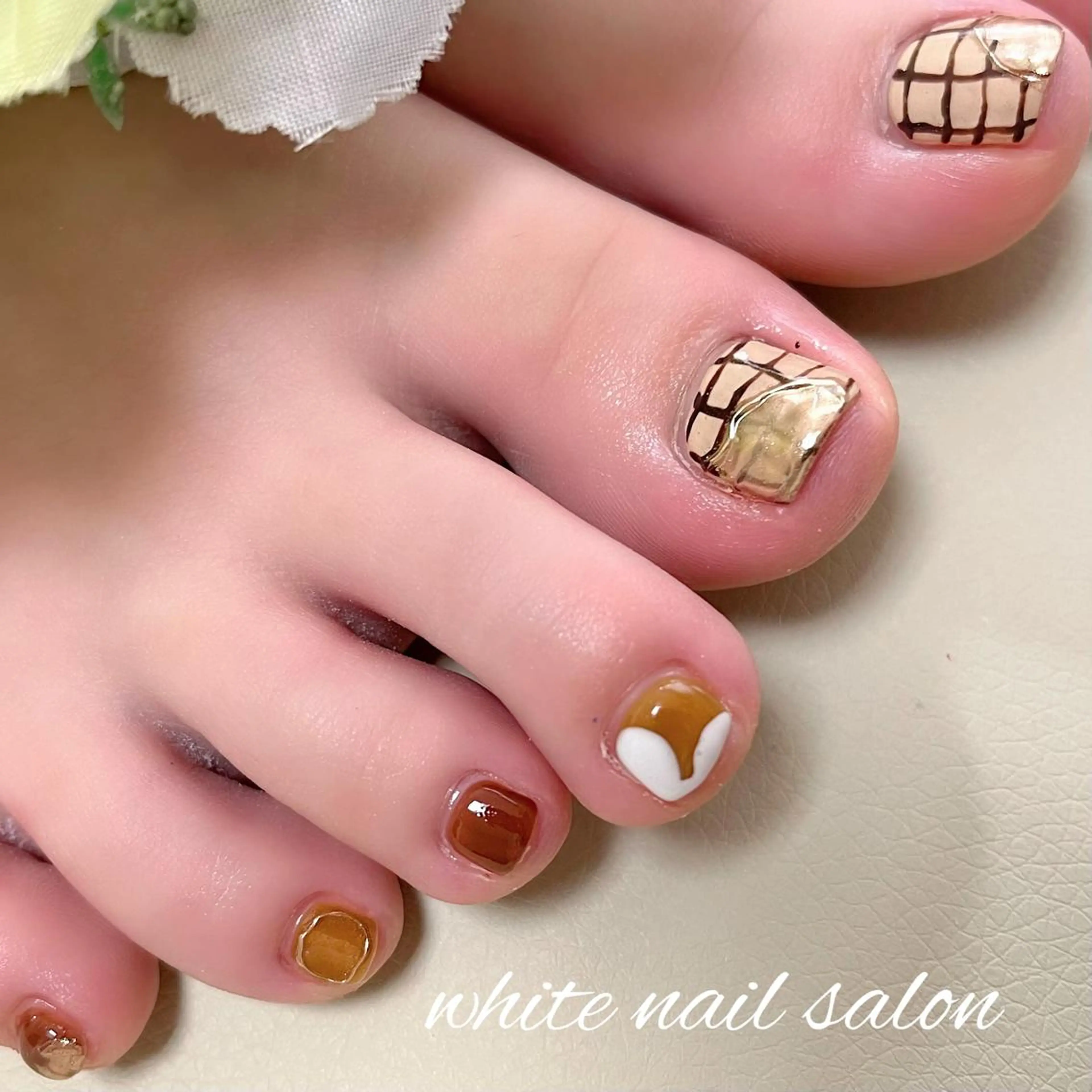 ネイル フットネイル ジェルネイル ハードジェル ラメ(グリッター) 持ち込み フットネイル white nail salonのネイルデザイン