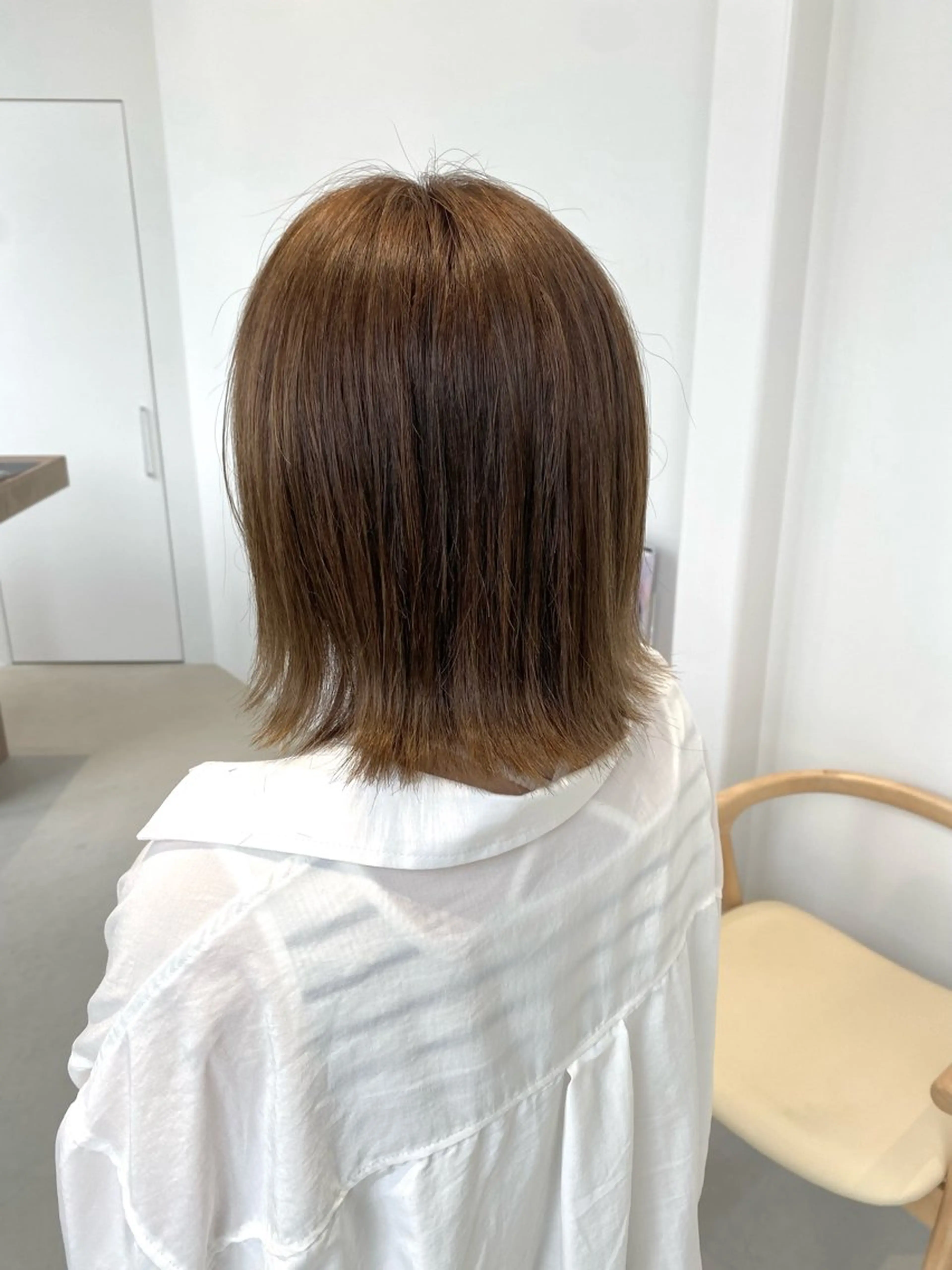 ミディアム カラー 切りっぱなしボブ ベージュカラー ボブ 外ハネヘア 川合 勇気のヘアスタイル