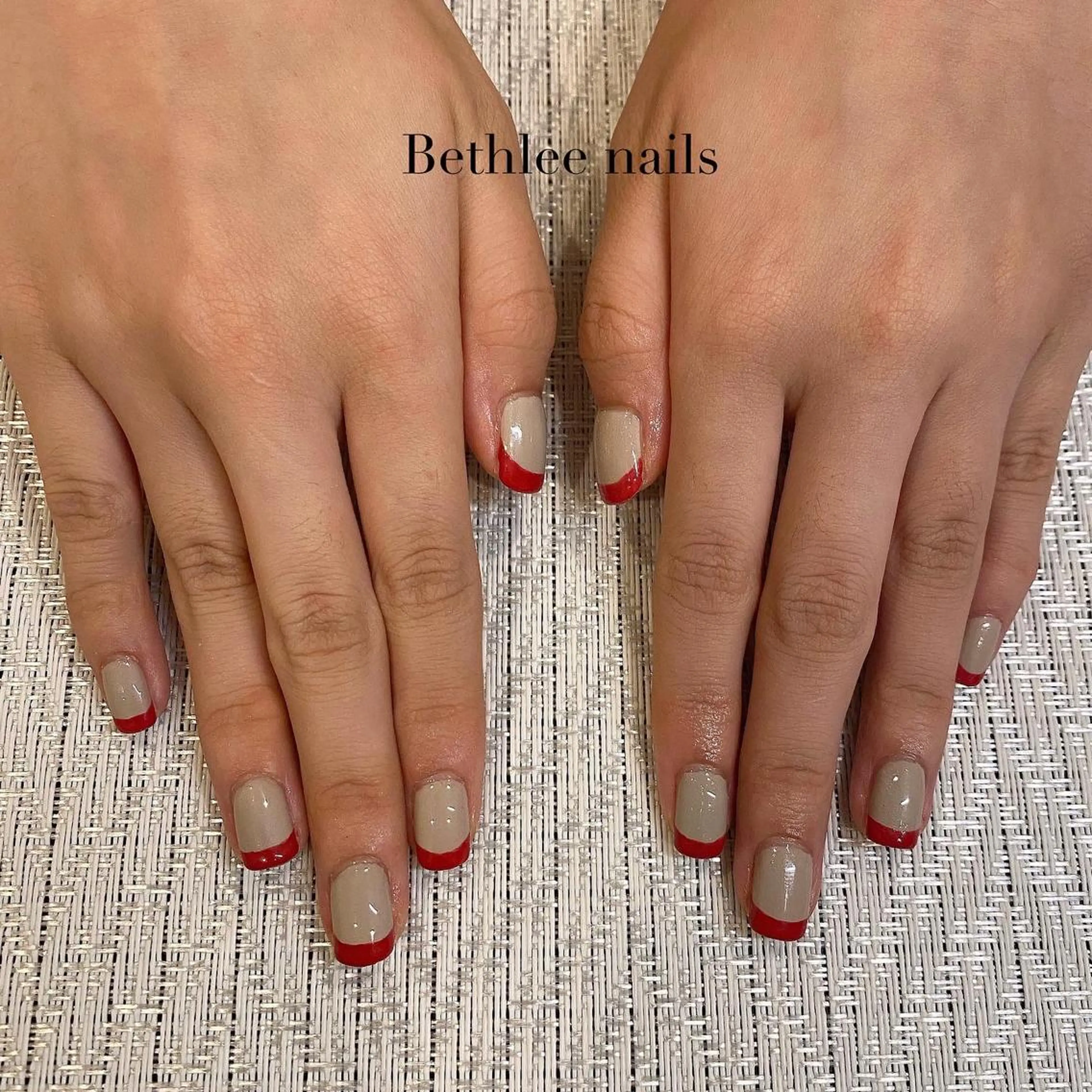 ネイル フレンチネイル 赤色 スクエアネイル ハンドネイル Bethlee nailsのネイルデザイン