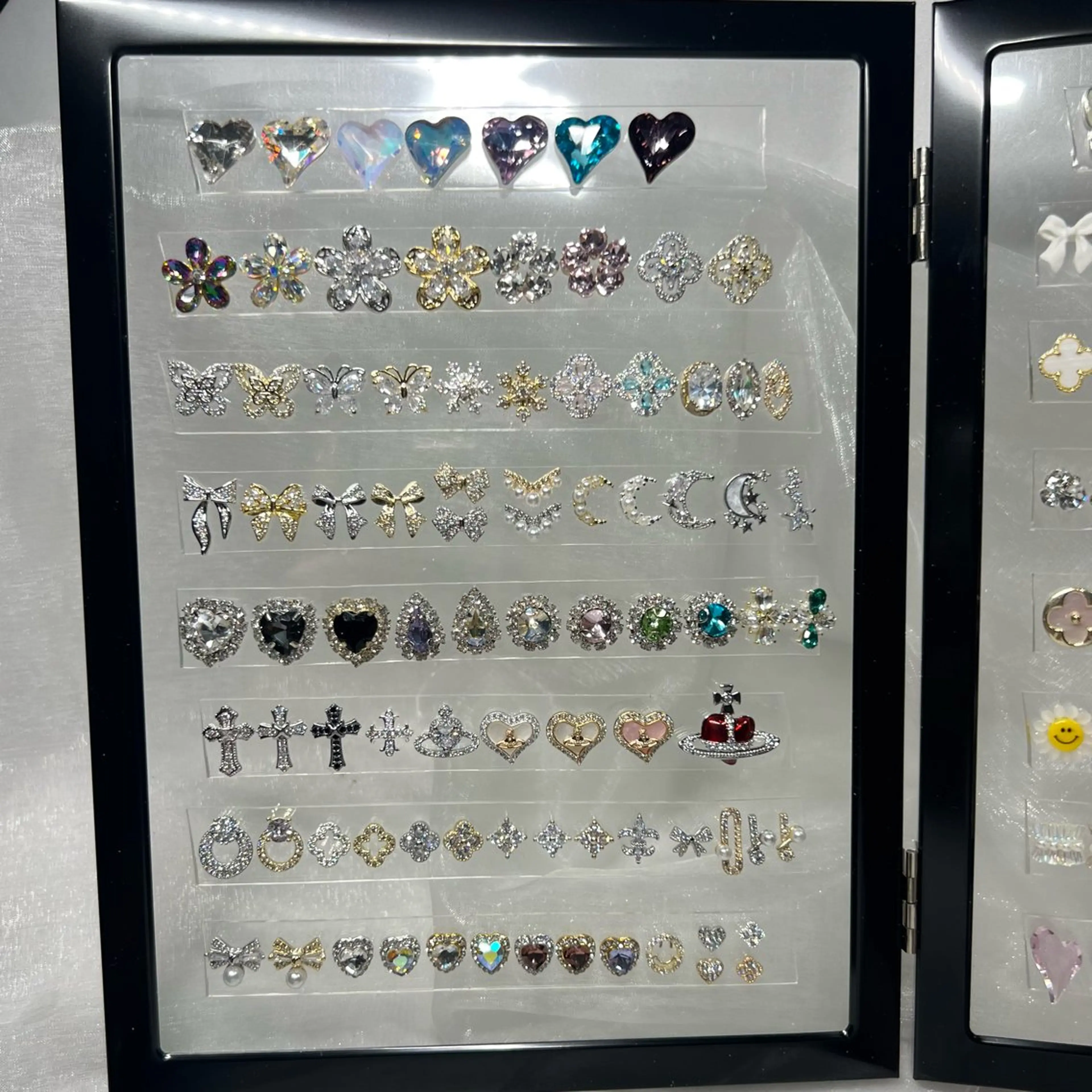 ネイル ジェルネイル 韓国ネイル ラメ(グリッター) マグネットネイル ミラーネイル ハンドネイル nail salon Rewardのネイルデザイン