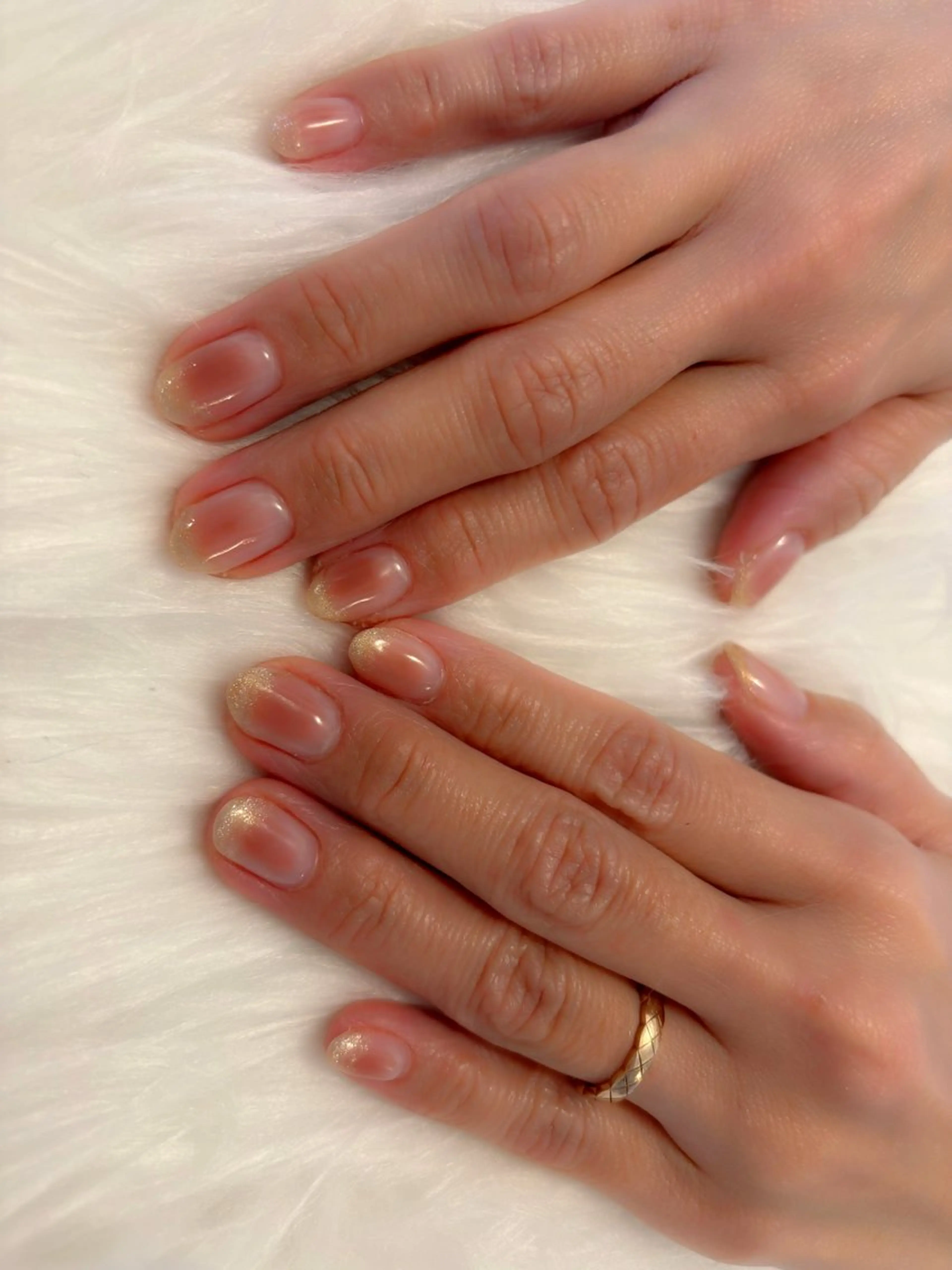 オフ込💅ベースカラー有グラデーション🌈 .チークネイル💅の写真