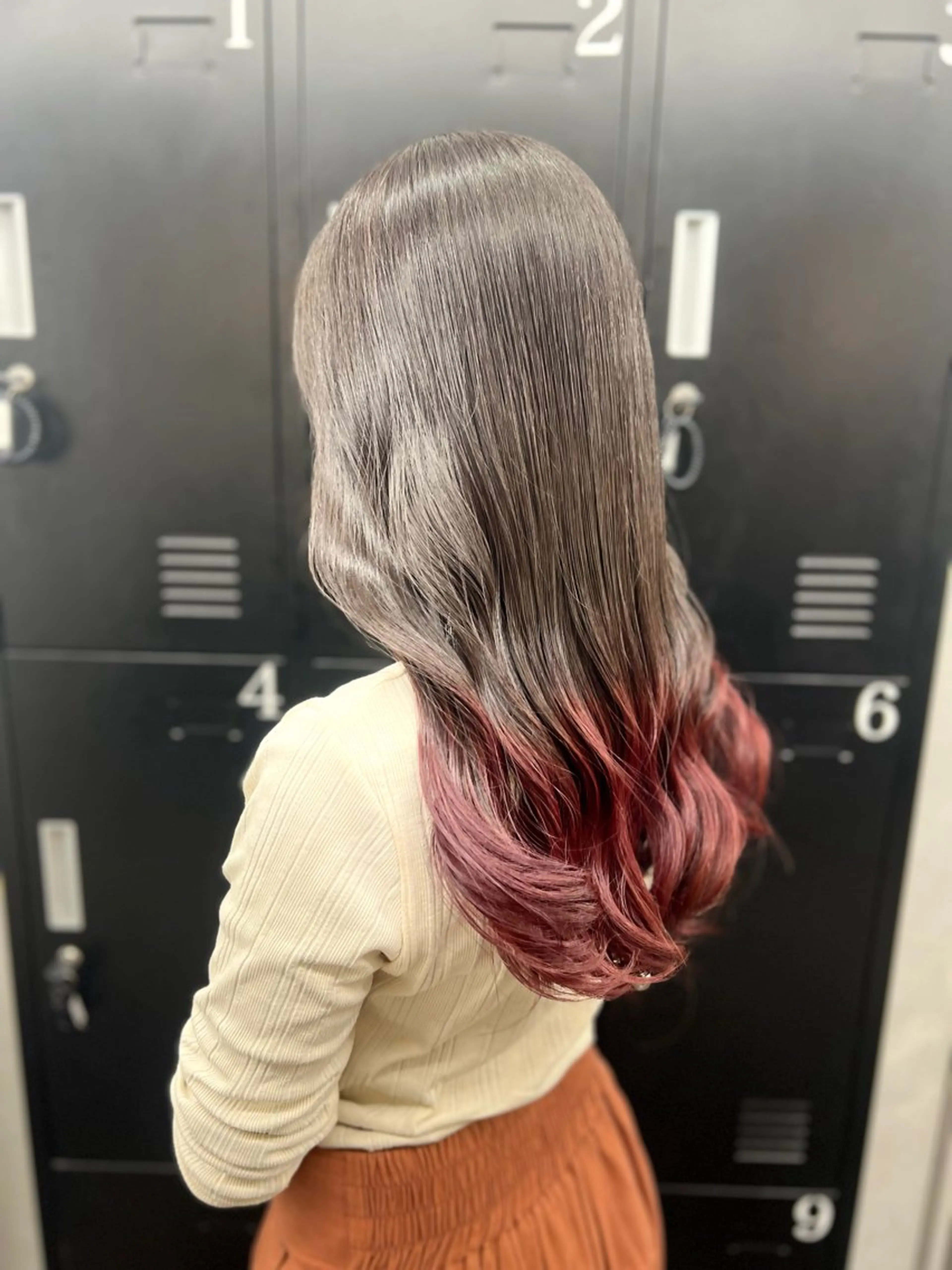 ロング カラー グラデーションカラー レッドカラー カット ヘアカラー 透明感カラー特化🫧 ADLLA.栗原🦋のヘアスタイル