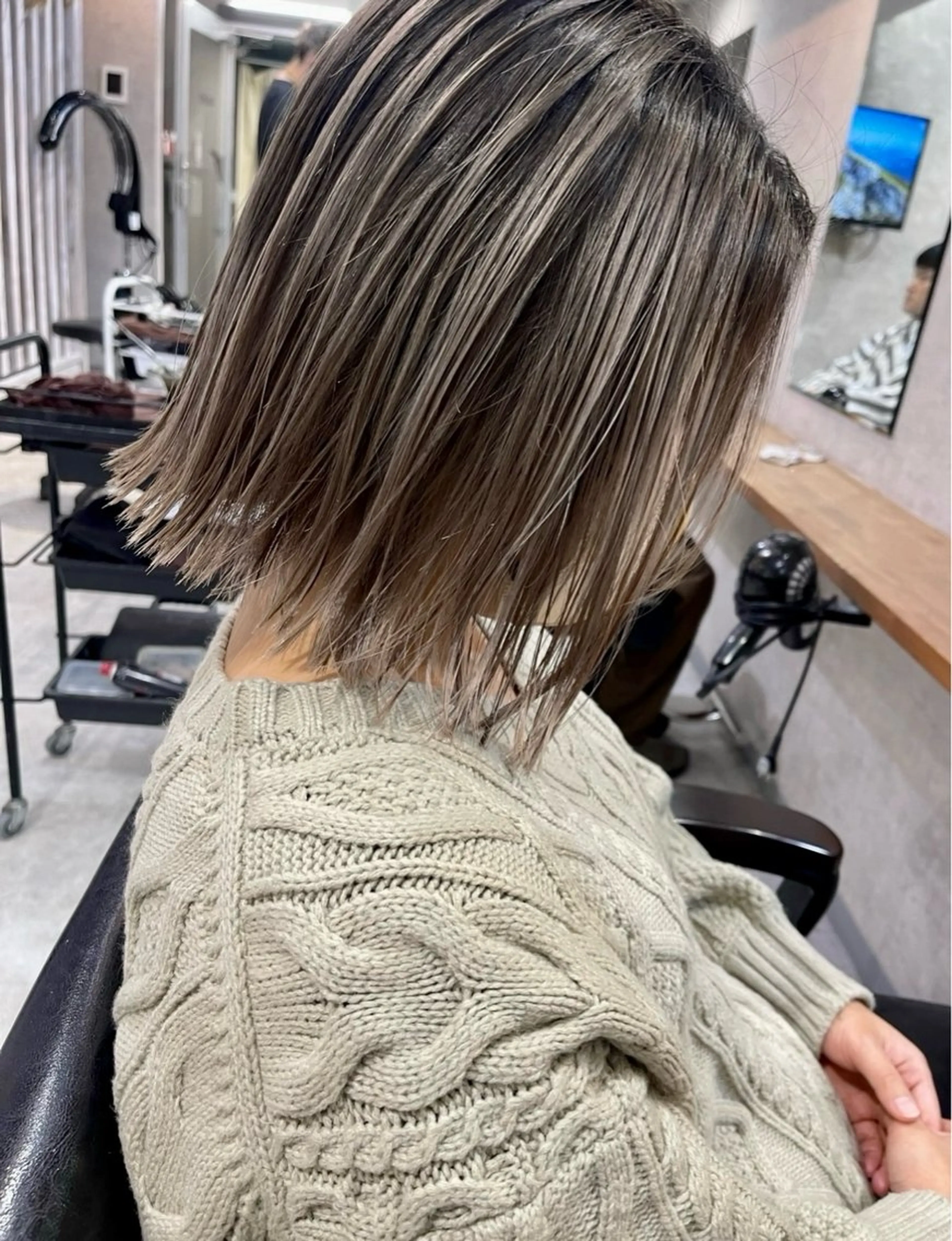 ミディアム カラー ベージュカラー グレージュ ハイライトカラー ハイライト ヘアカラー 松井那津子 /ハイライトブリーチのヘアスタイル