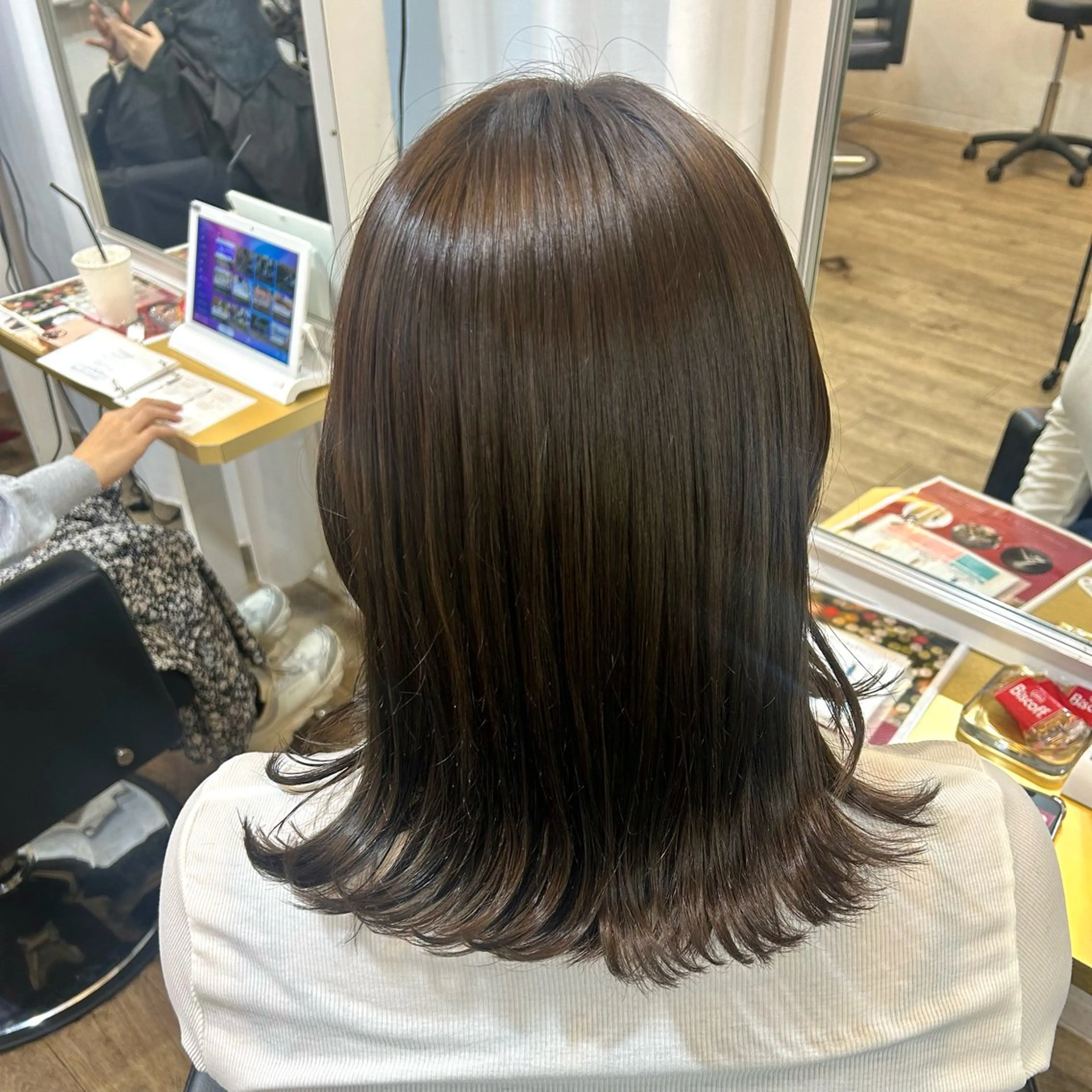 ミディアム カラー ベージュカラー ブリーチ ブラウンカラー 透明感カラー グレージュ カット ヘアカラー トリートメント ブリーチなしベージュ /ヘアセット/ミユのヘアスタイル