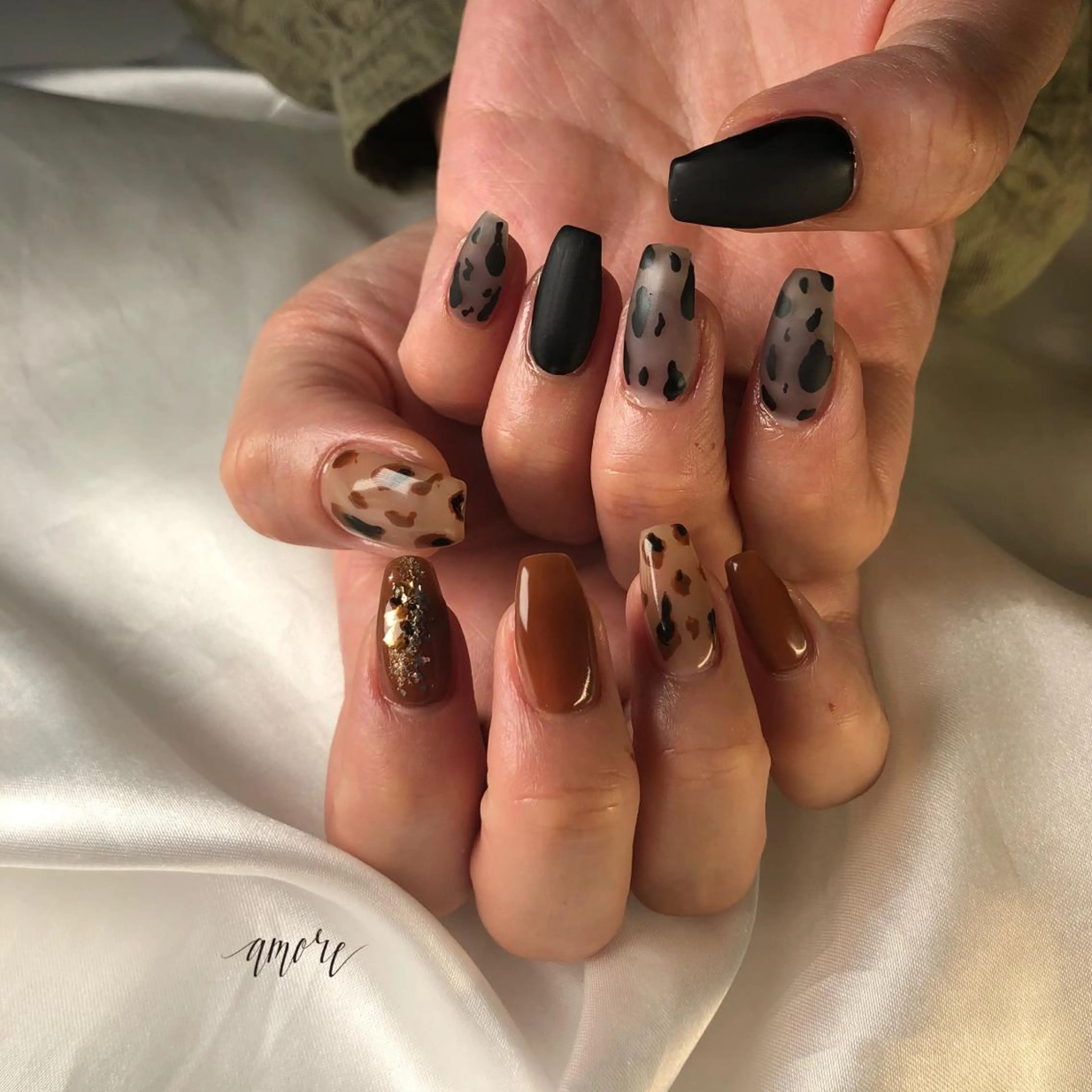 ネイル ジェルネイル 氷ネイル・うるうるネイル マグネットネイル ミラーネイル ニュアンスネイル ハンドネイル ハンドケア You kyehwaのネイルデザイン