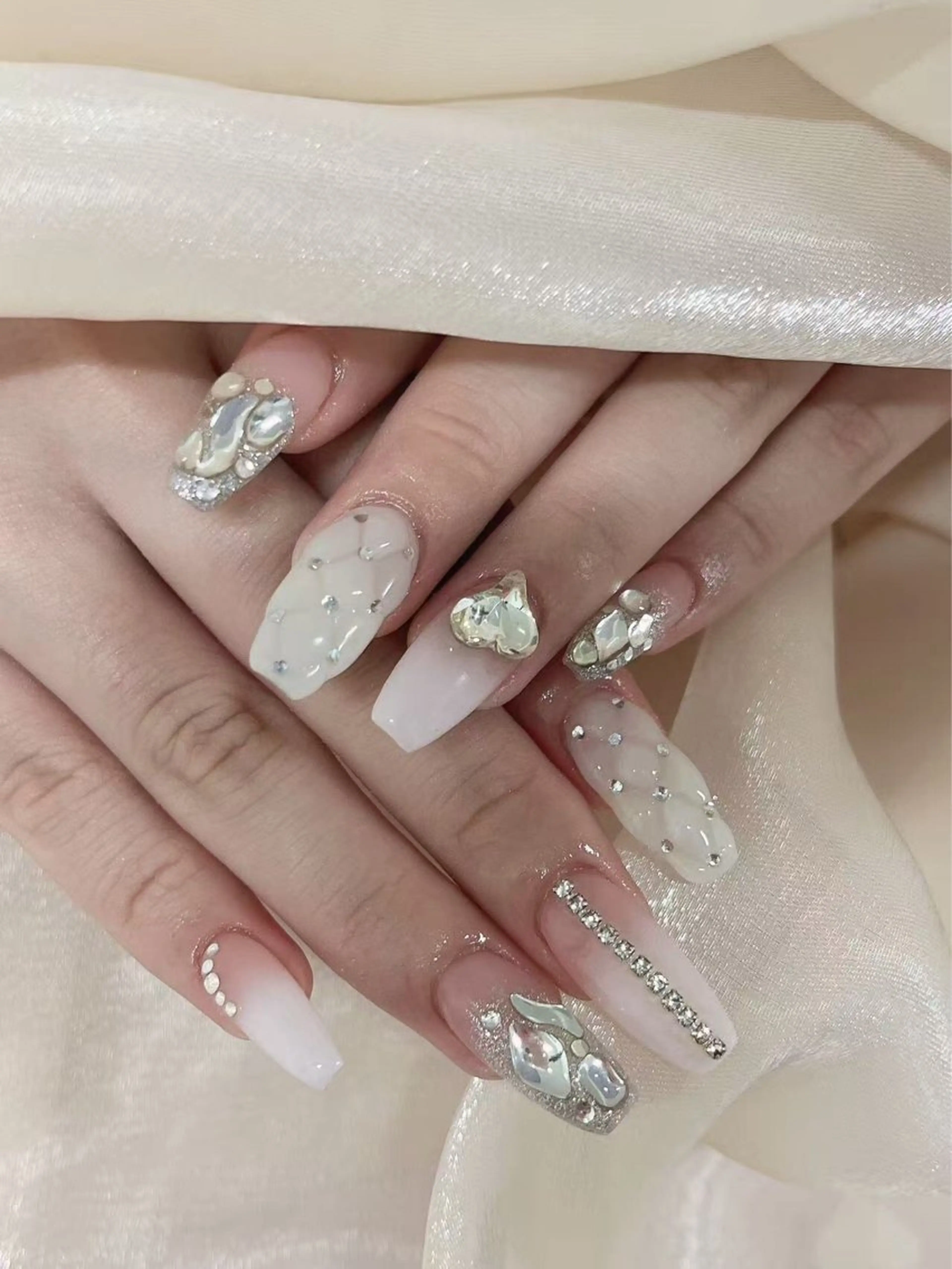 ネイル ハンドネイル LR.ONE ヨウのネイルデザイン