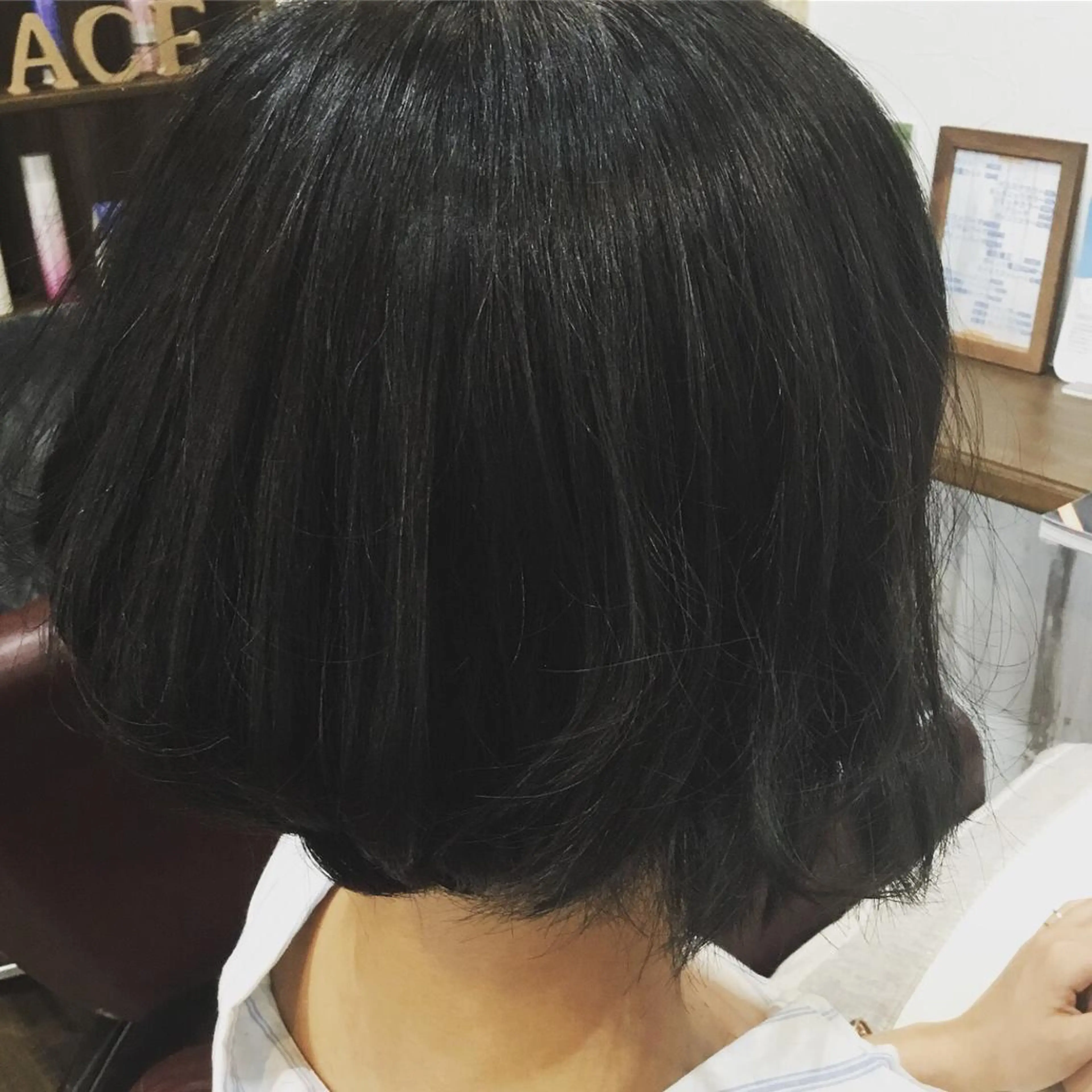ショート カラー embrace エンブレイスのヘアスタイル