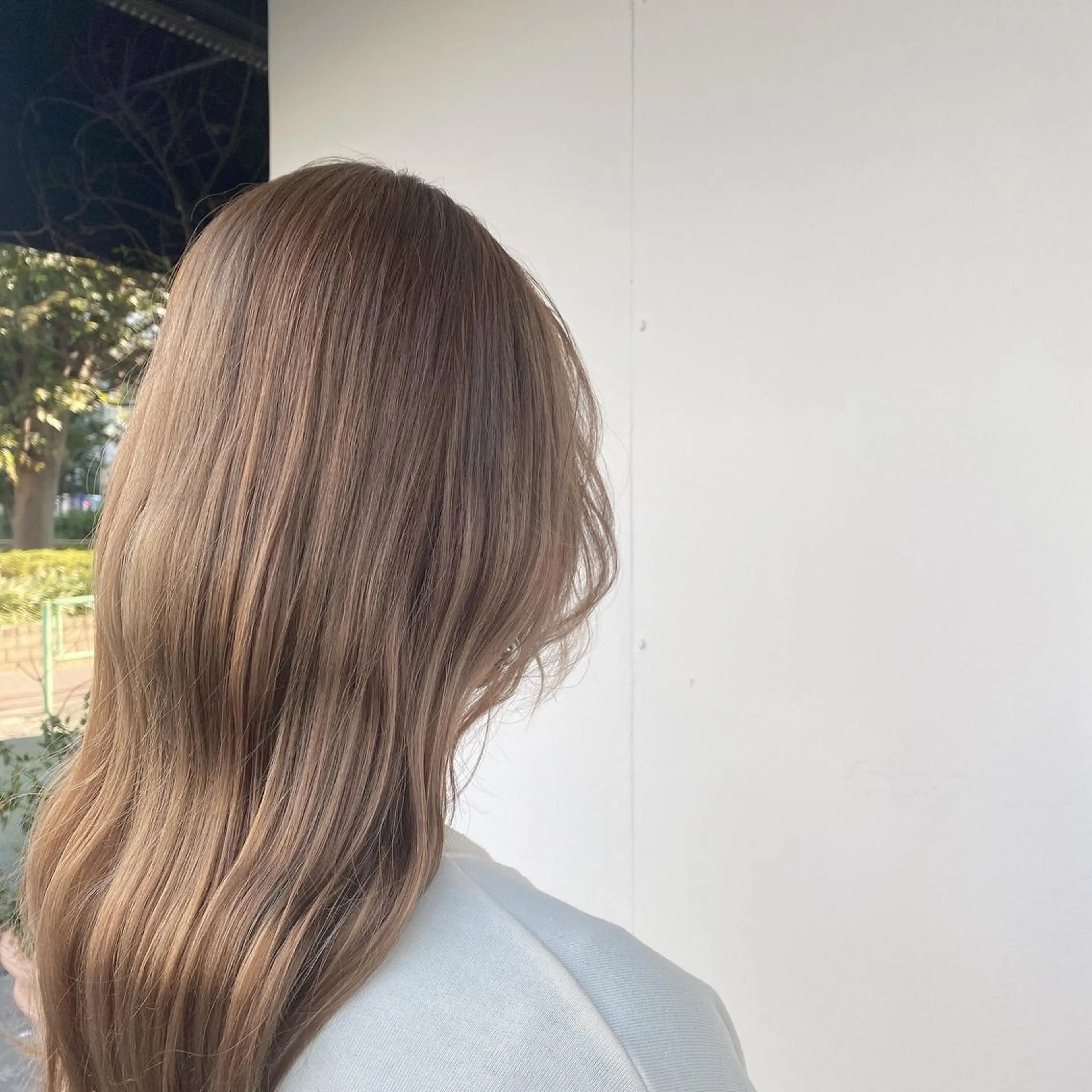 ロング カラー shiori ﾍﾞｰｼﾞｭｶﾗｰのヘアスタイル