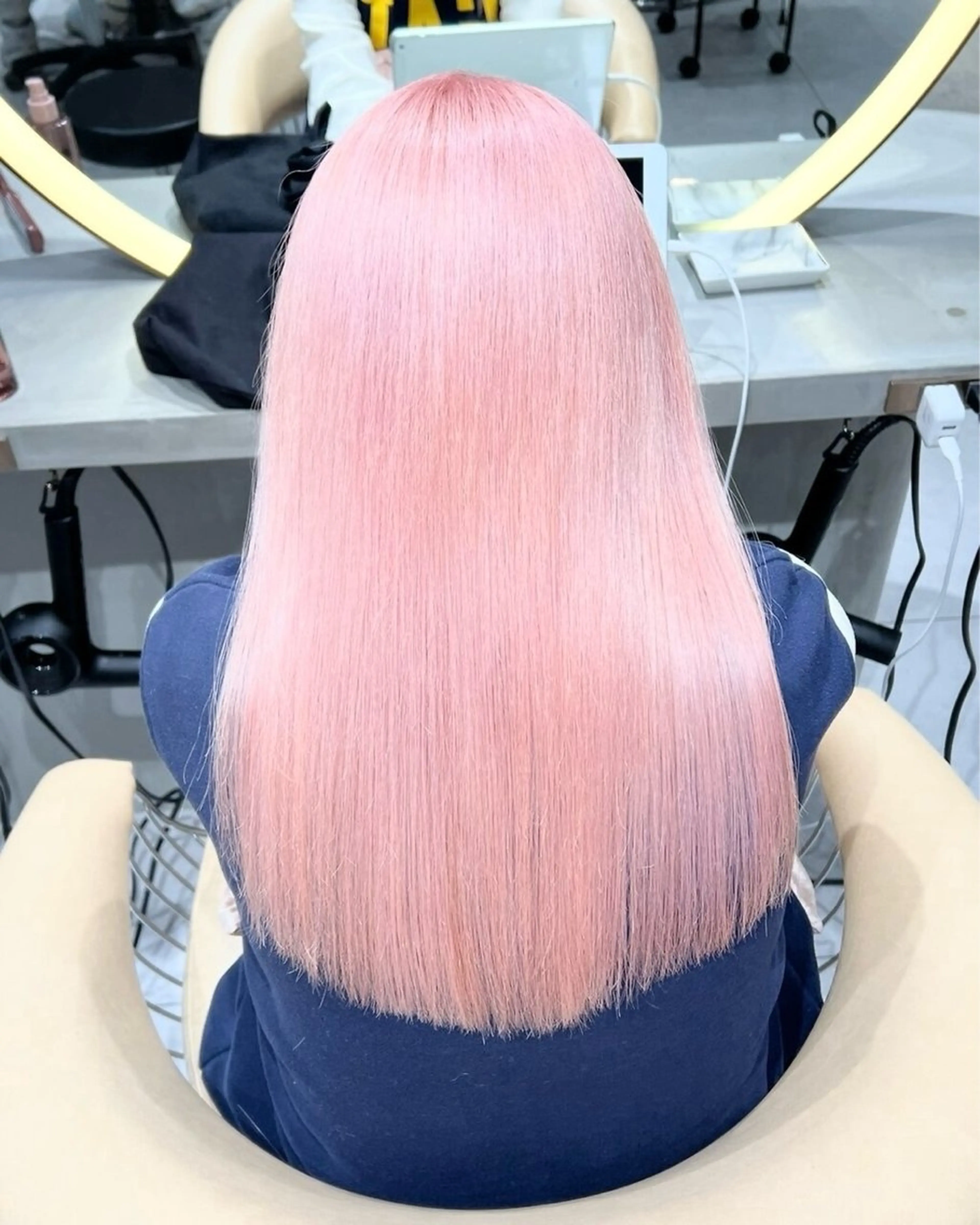 ロング カラー ヘアカラー トリートメント Lond Le'a /ハイトーンカラーのヘアスタイル