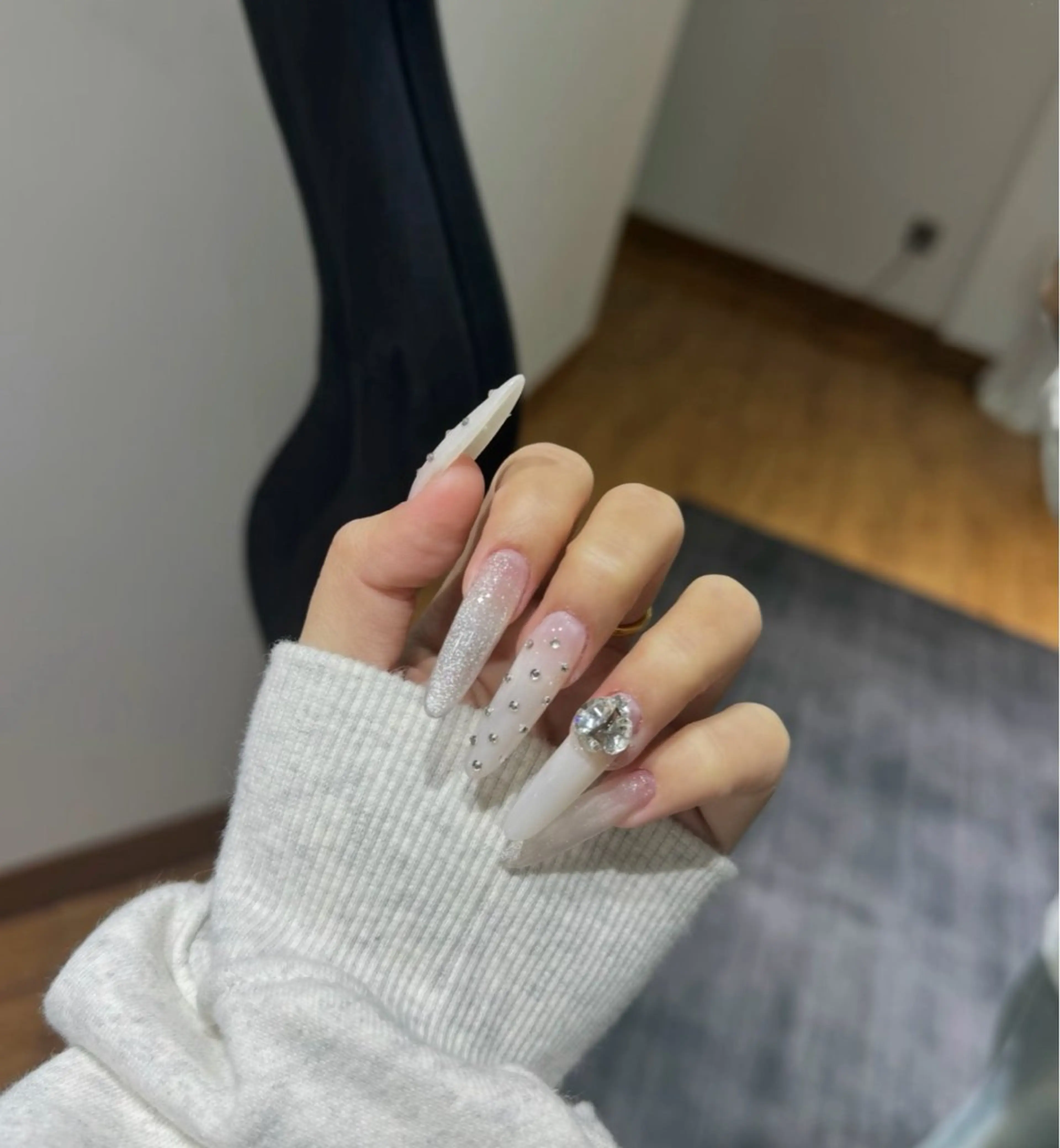 ネイル フレンチネイル キラキラネイル 韓国ネイル シンプルネイル ワンホンネイル ハンドネイル MEI Nailのネイルデザイン