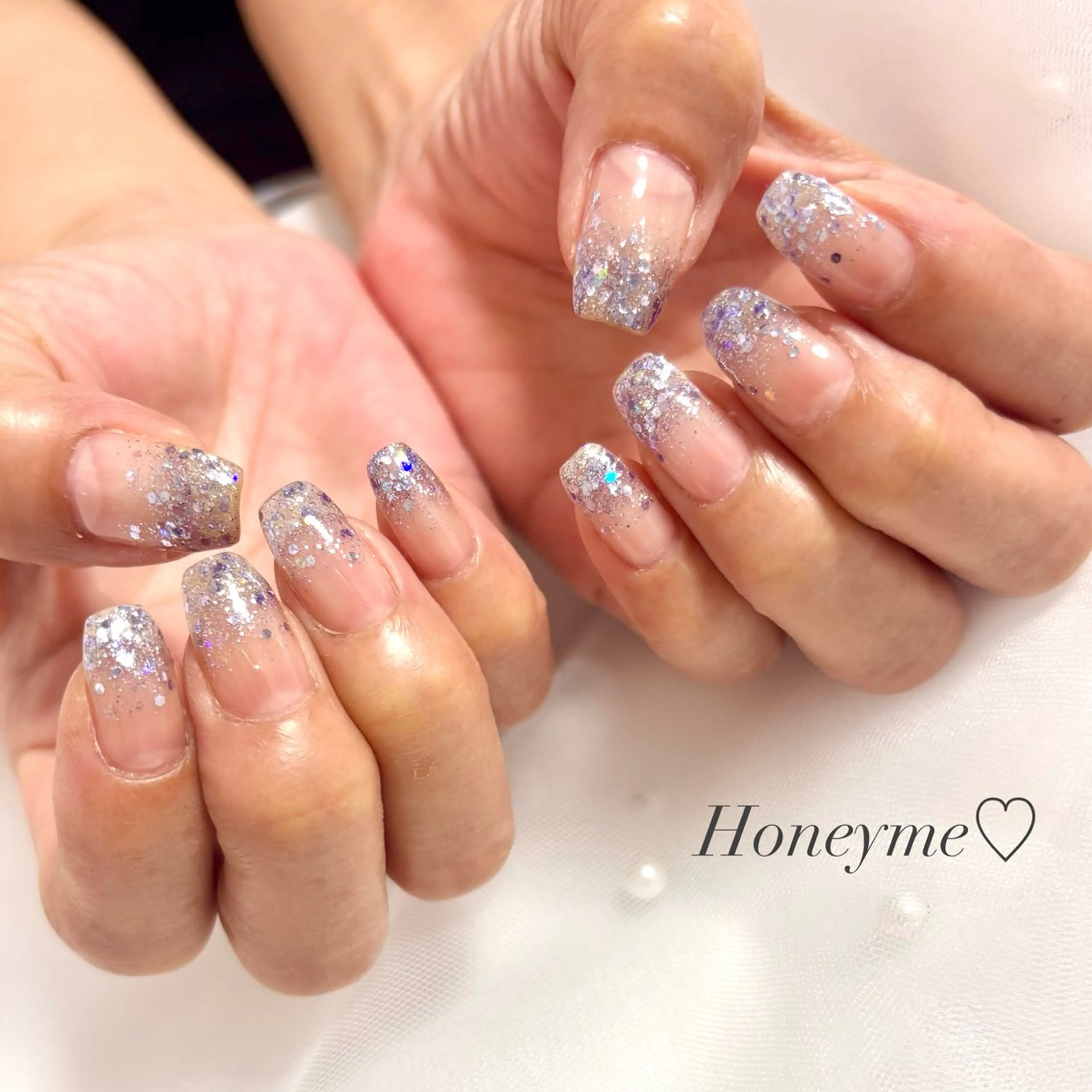 クリアベースにカラーグラデーション❁⃘*.ﾟラメジェル含む オフケア込みの写真