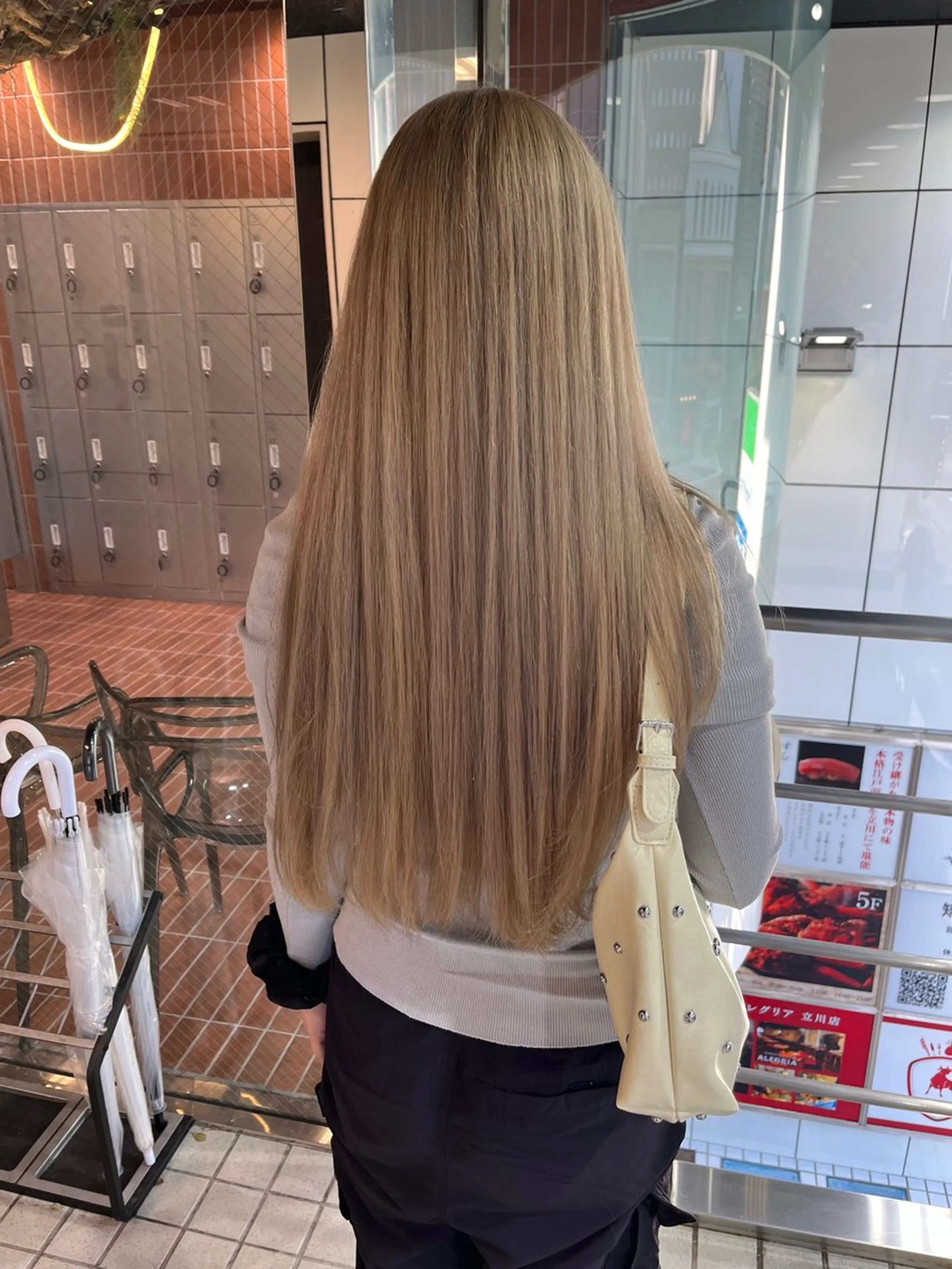 ロング カラー ベージュカラー ミルクティーベージュ ヘアカラー トリートメント カットパーマ 🌀あさみのヘアスタイル
