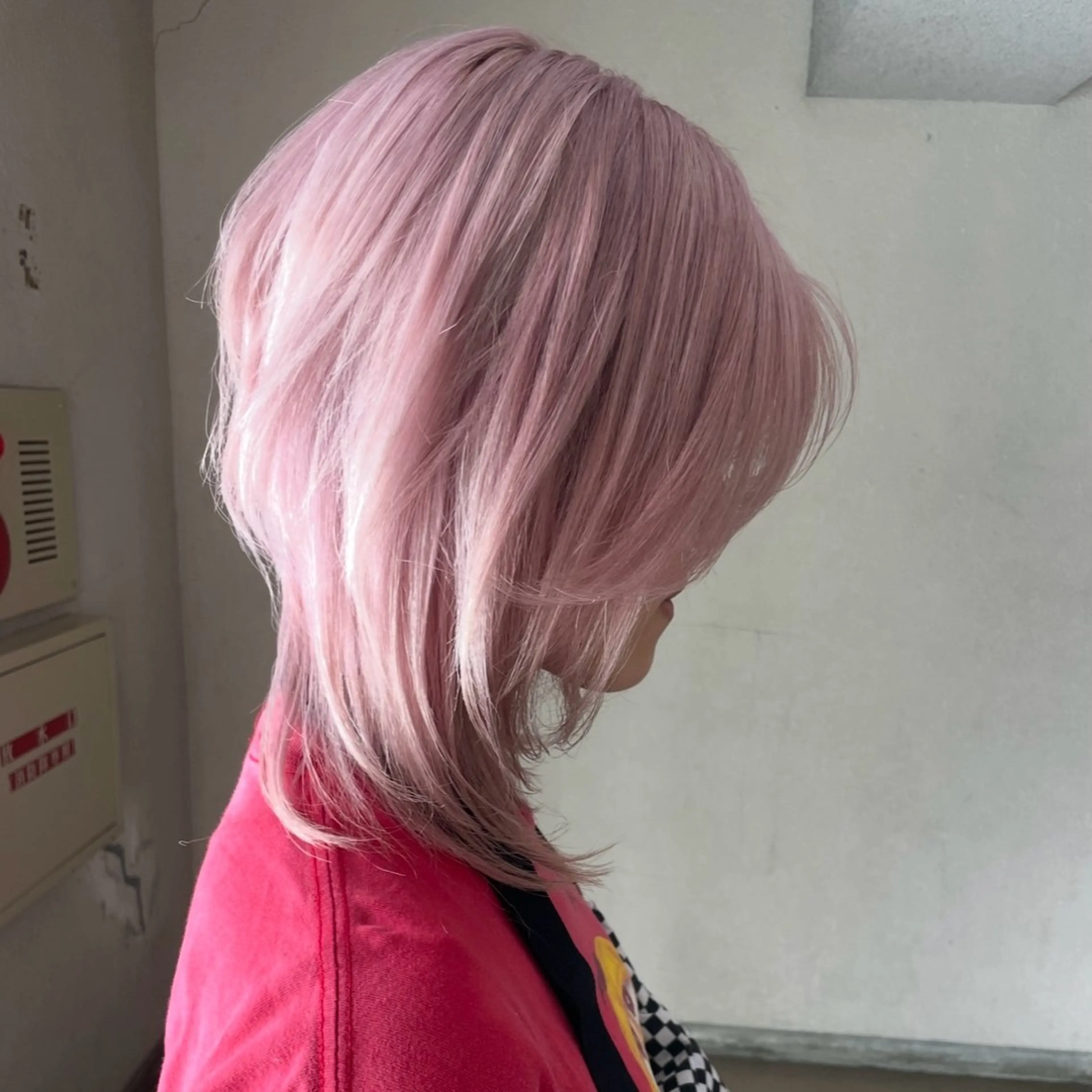 ミディアム ウルフカット ヘアカラー vivre libreのヘアスタイル