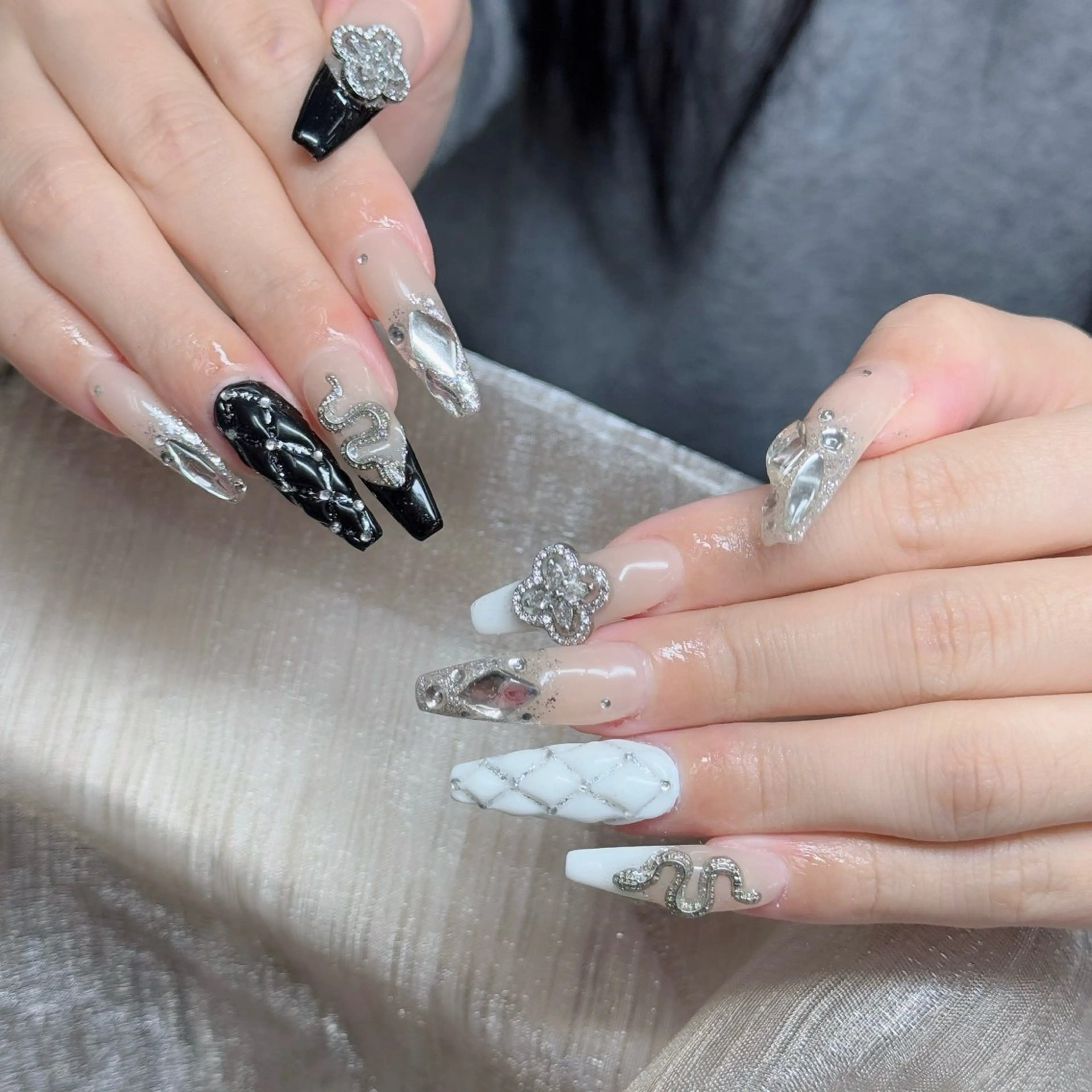 ネイル ロングネイル マグネットネイル リボン 夏ネイル スーパーロングネイル ハンドネイル Hani Nail XUKAのネイルデザイン