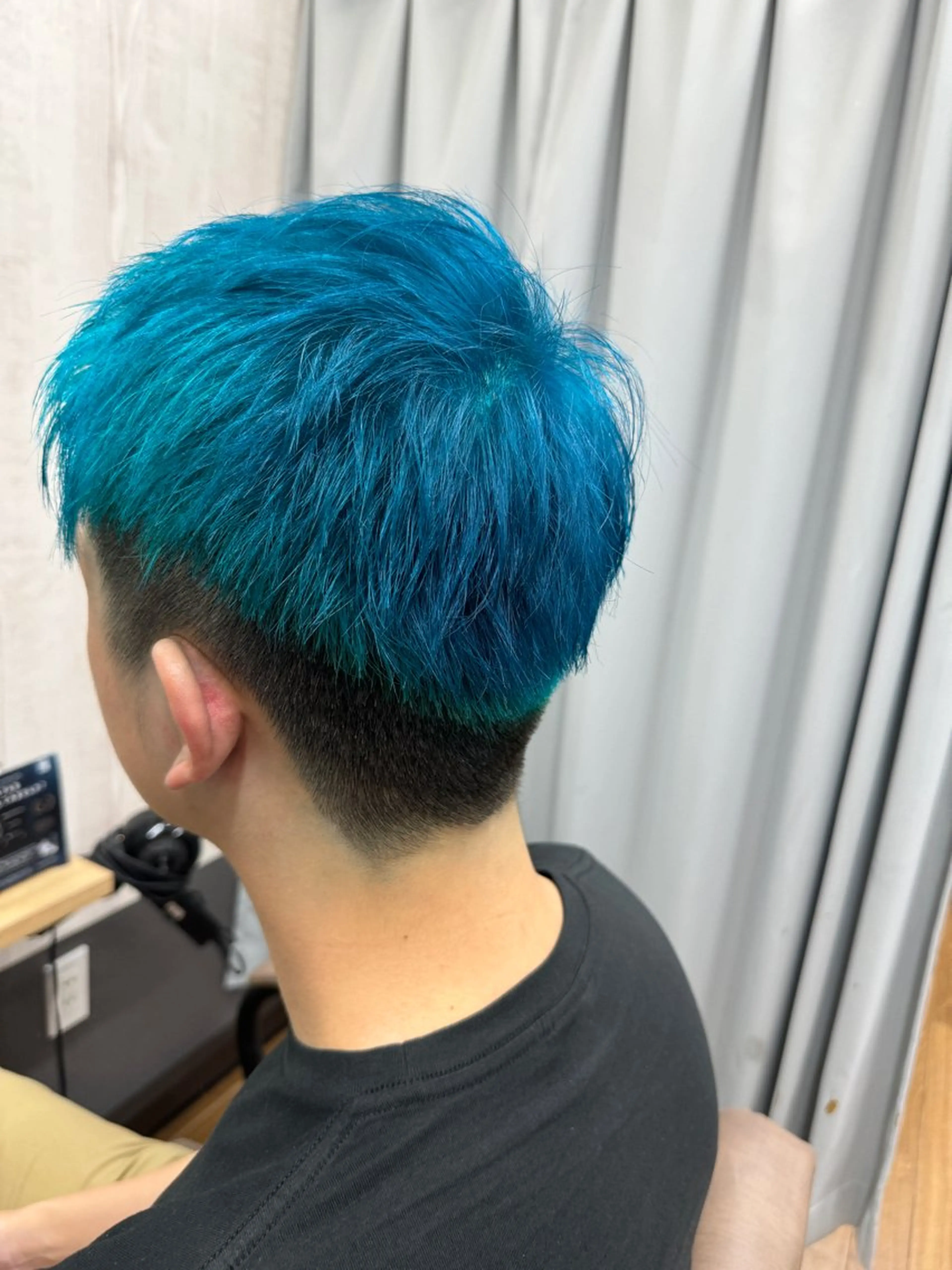 カラー メンズ メンズブリーチ ブリーチ ブルーカラー カット ヘアカラー TELA  HAIR幕張本郷店所属・Sawada Namikaのヘアスタイル