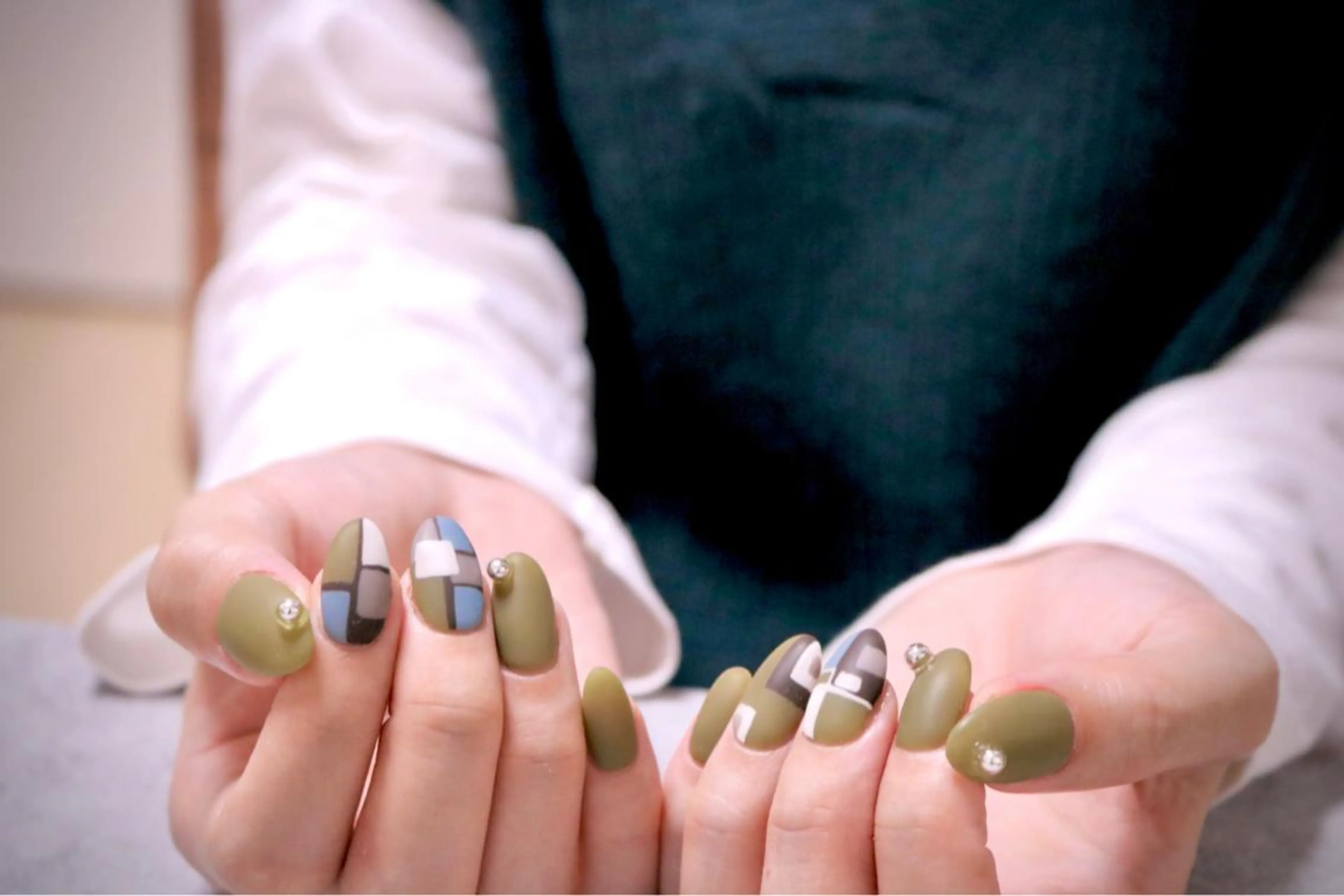 ネイル オーロラネイル カジュアル 長さ出し ジェルネイル 韓国ネイル ハンドネイル MH Nailのネイルデザイン